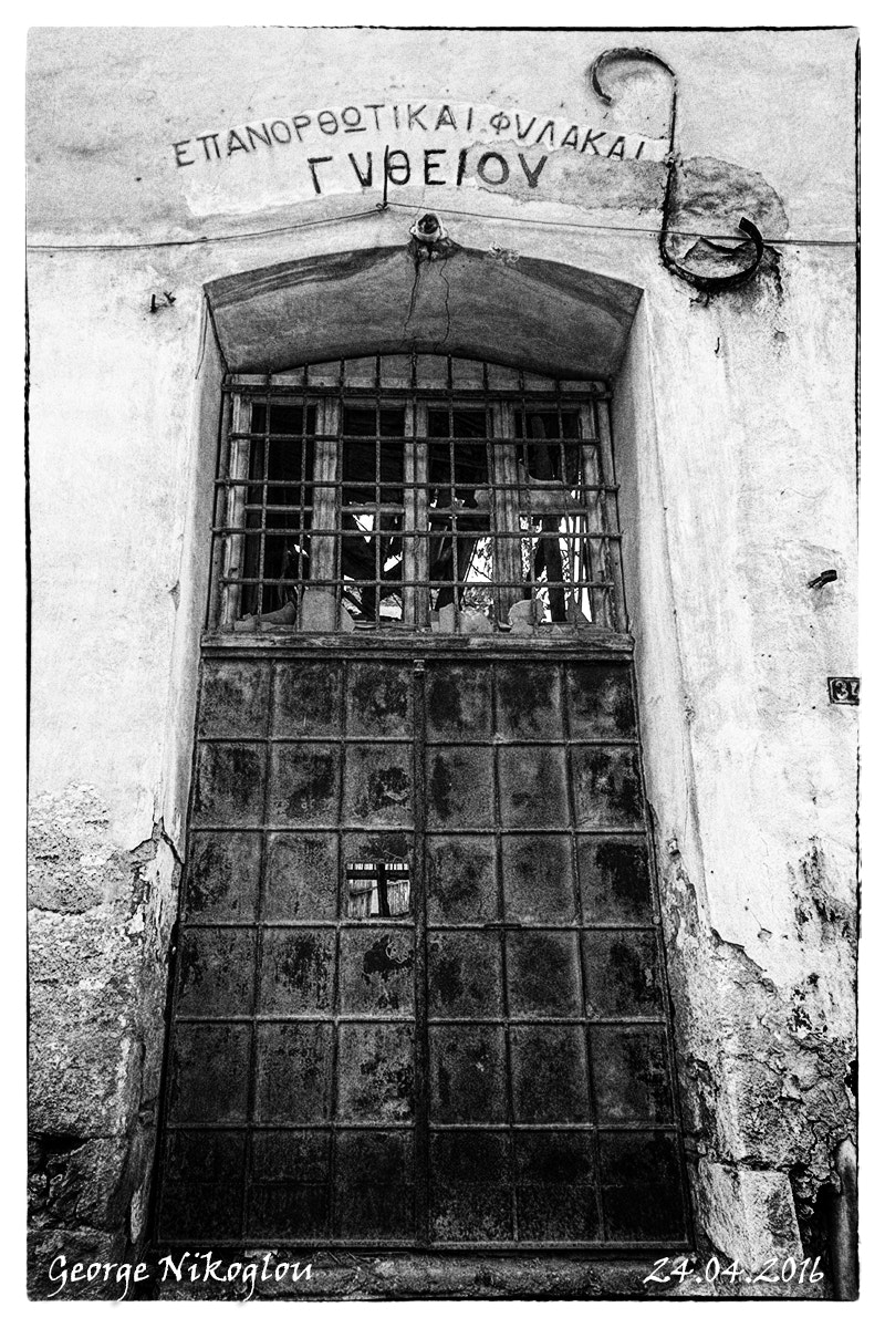 Canon EF 16-35mm F2.8L USM sample photo. Prison door photography