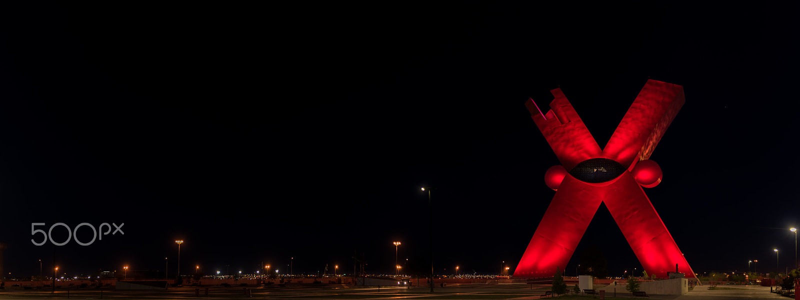 AF-S Nikkor 35mm f/1.8G sample photo. The big red photography