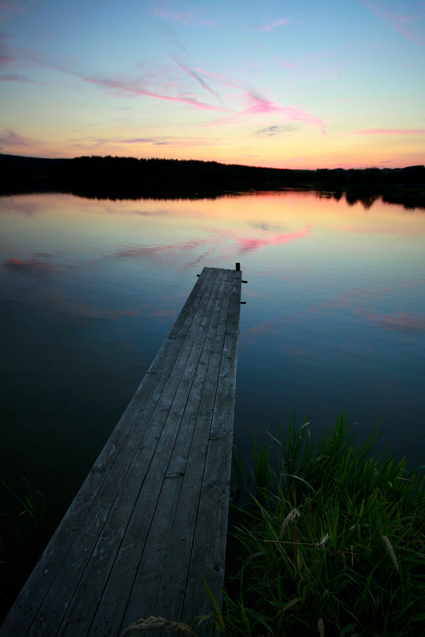 Canon EOS 400D (EOS Digital Rebel XTi / EOS Kiss Digital X) sample photo. Sunset on the dock photography
