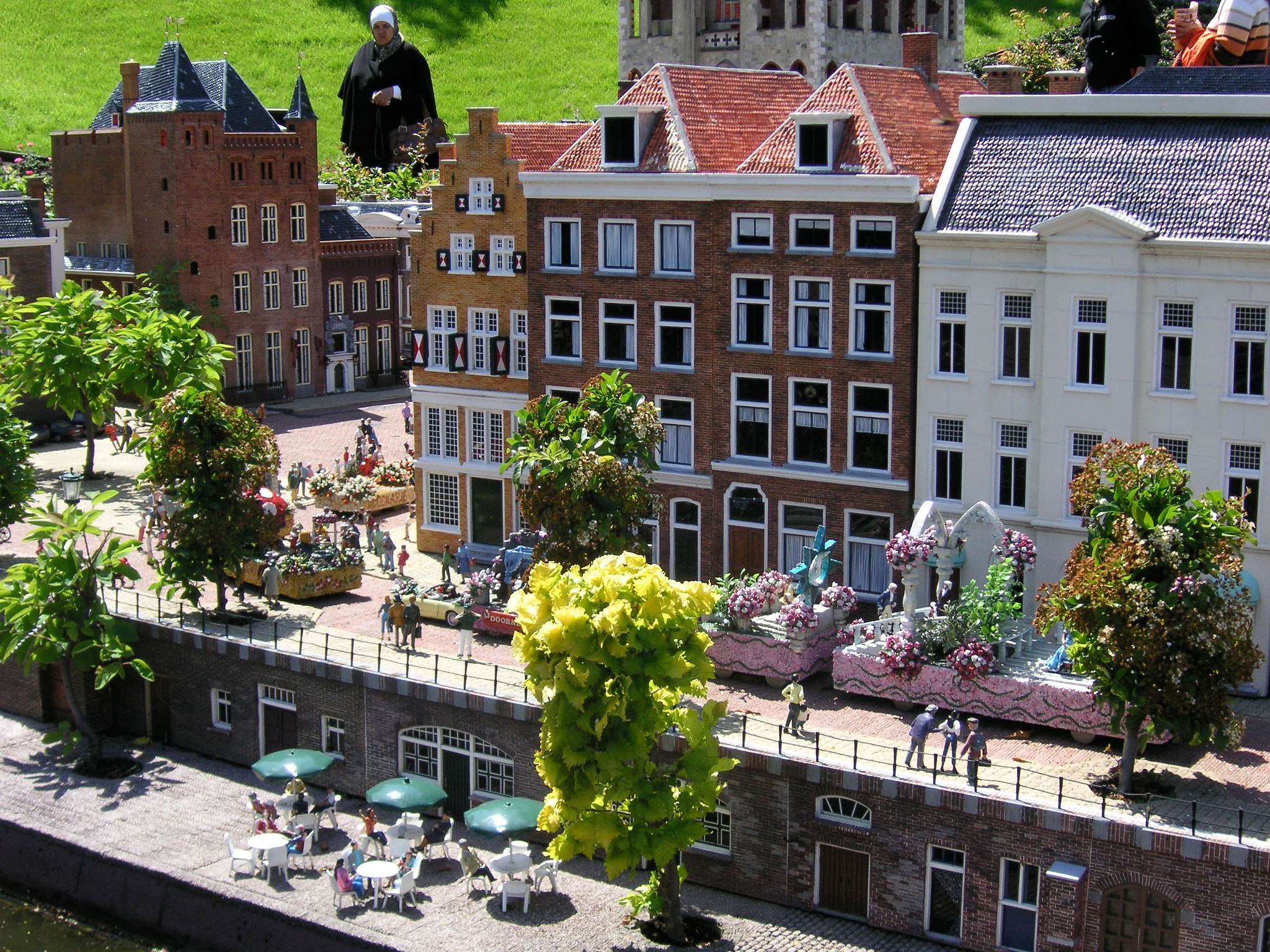 KONICA MINOLTA DiMAGE X50 sample photo. Madurodam, netherlands photography
