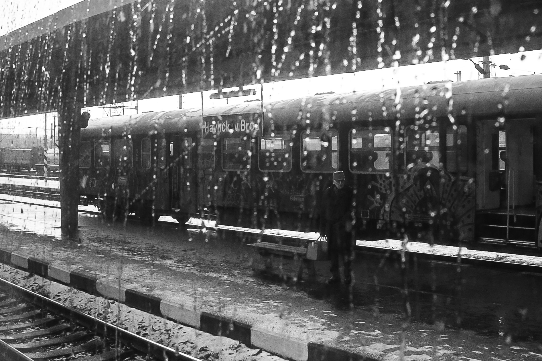 Olympus E-10 sample photo. Rain train photography
