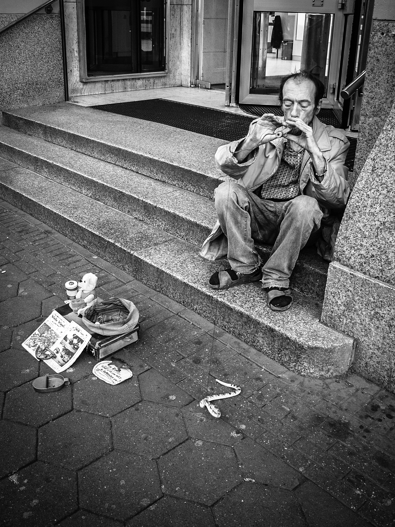 Olympus E-10 sample photo. Snake charmer photography