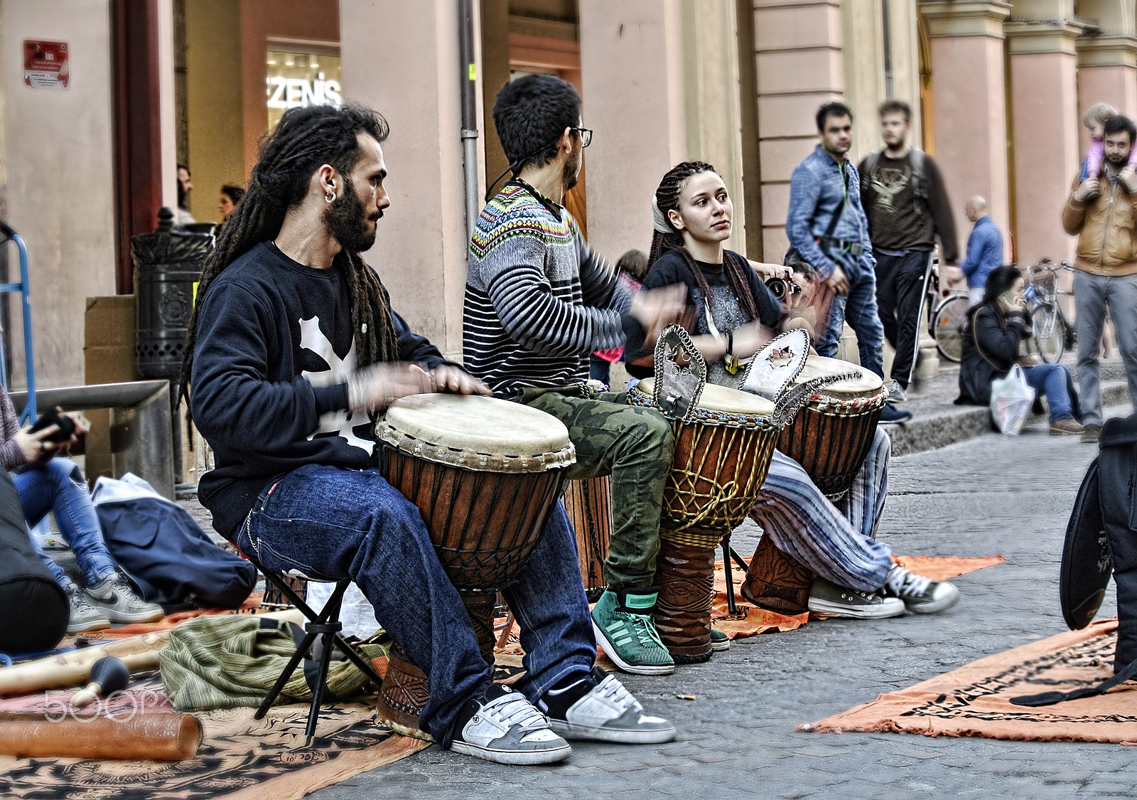 Nikon 1 Nikkor VR 30-110mm F3.8-5.6 sample photo. Street musicians photography