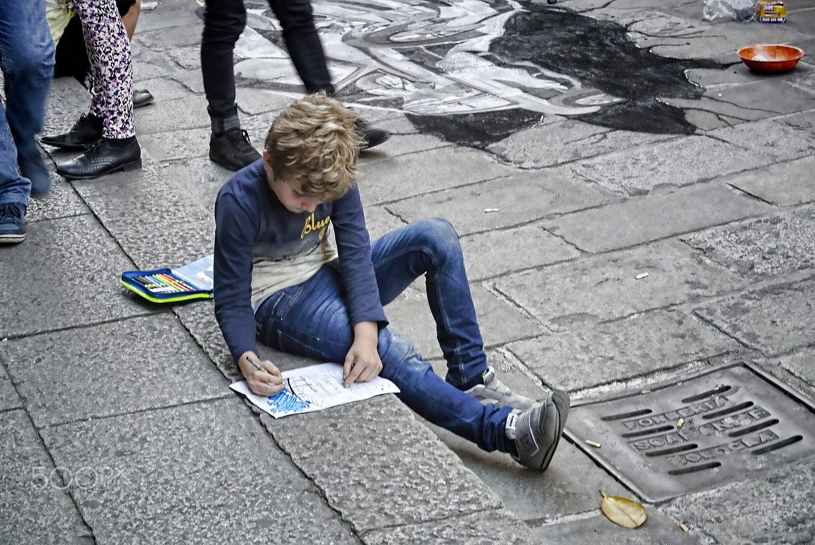 Nikon 1 Nikkor VR 30-110mm F3.8-5.6 sample photo. Little street artist photography