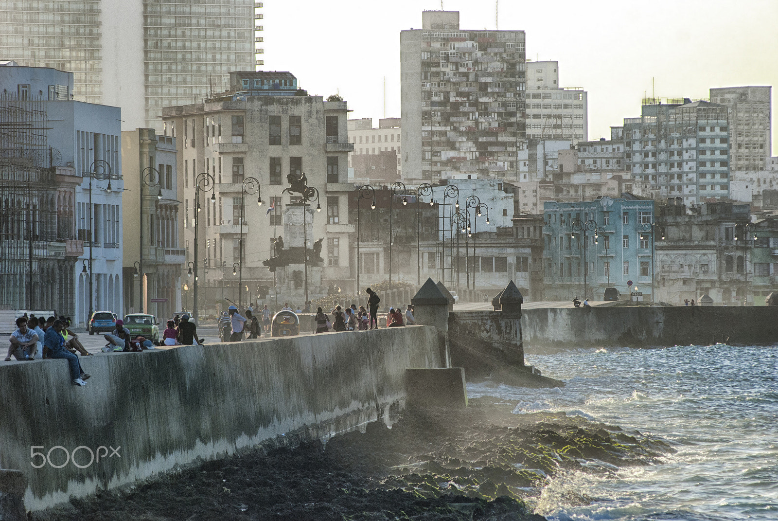 AF Zoom-Nikkor 80-200mm f/2.8 ED sample photo. Malecon havana photography