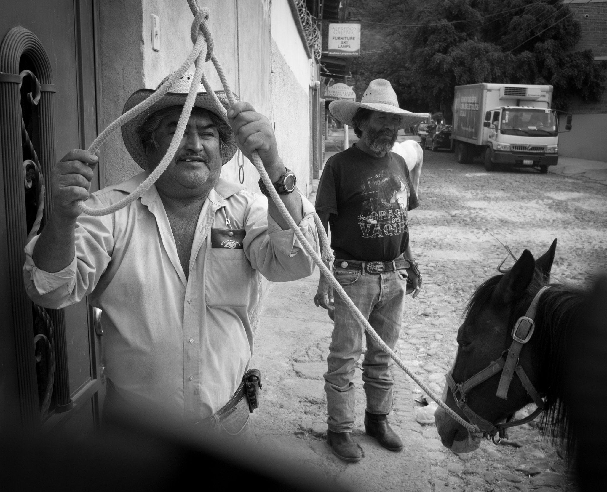 Nikon 1 V1 + Nikon 1 Nikkor 10mm F2.8 sample photo. Ricci and friends, ajijic, mexico. photography