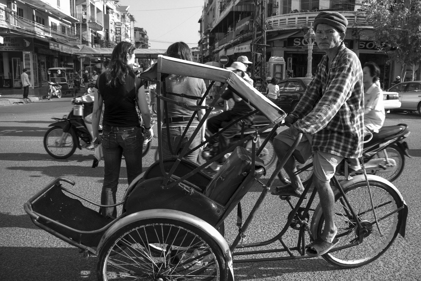 Pentax *ist DS sample photo. Rickshaws-customer frist photography
