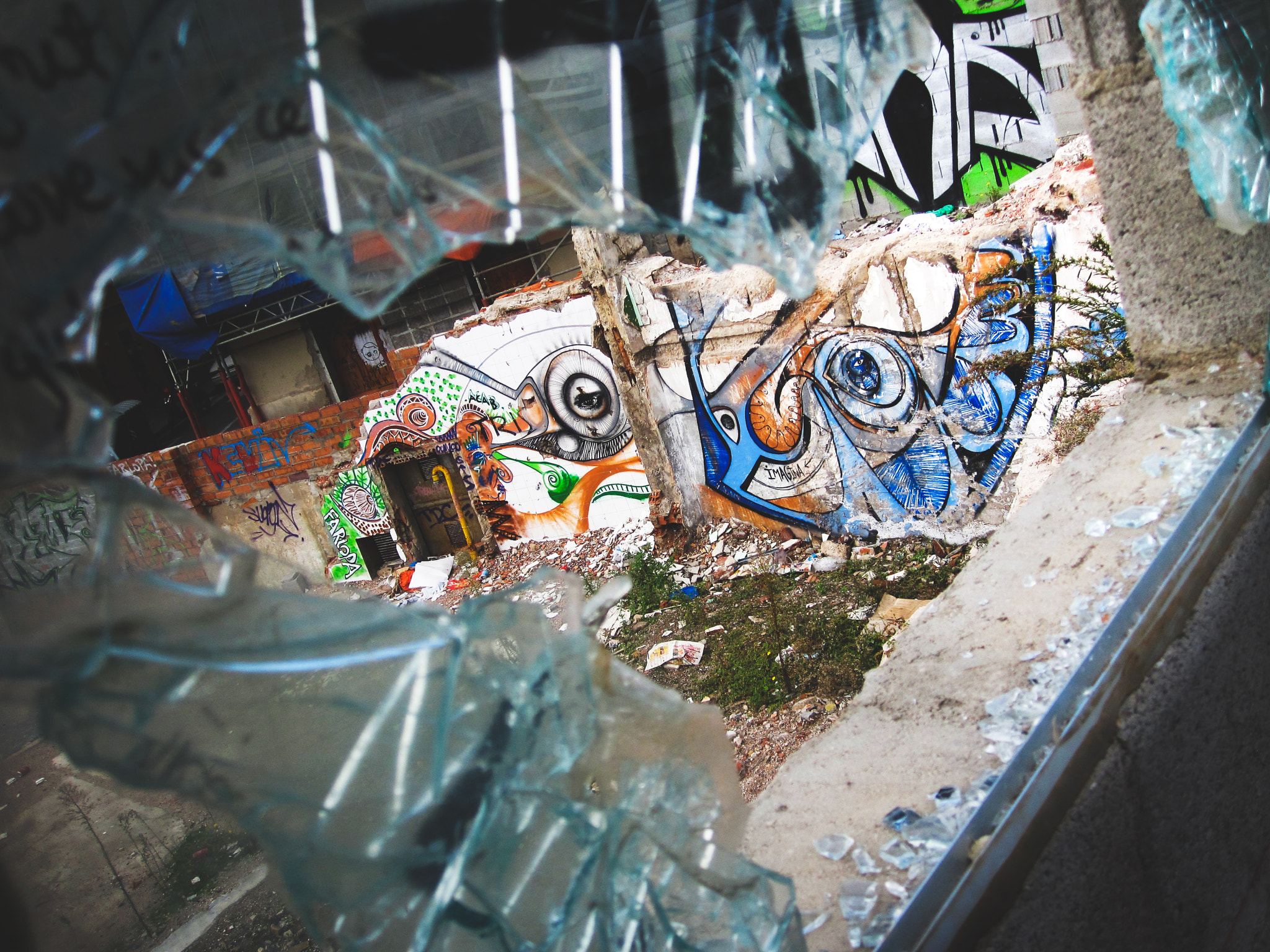 Canon PowerShot SD780 IS (Digital IXUS 100 IS / IXY Digital 210 IS) sample photo. Barceloneta graffiti photography