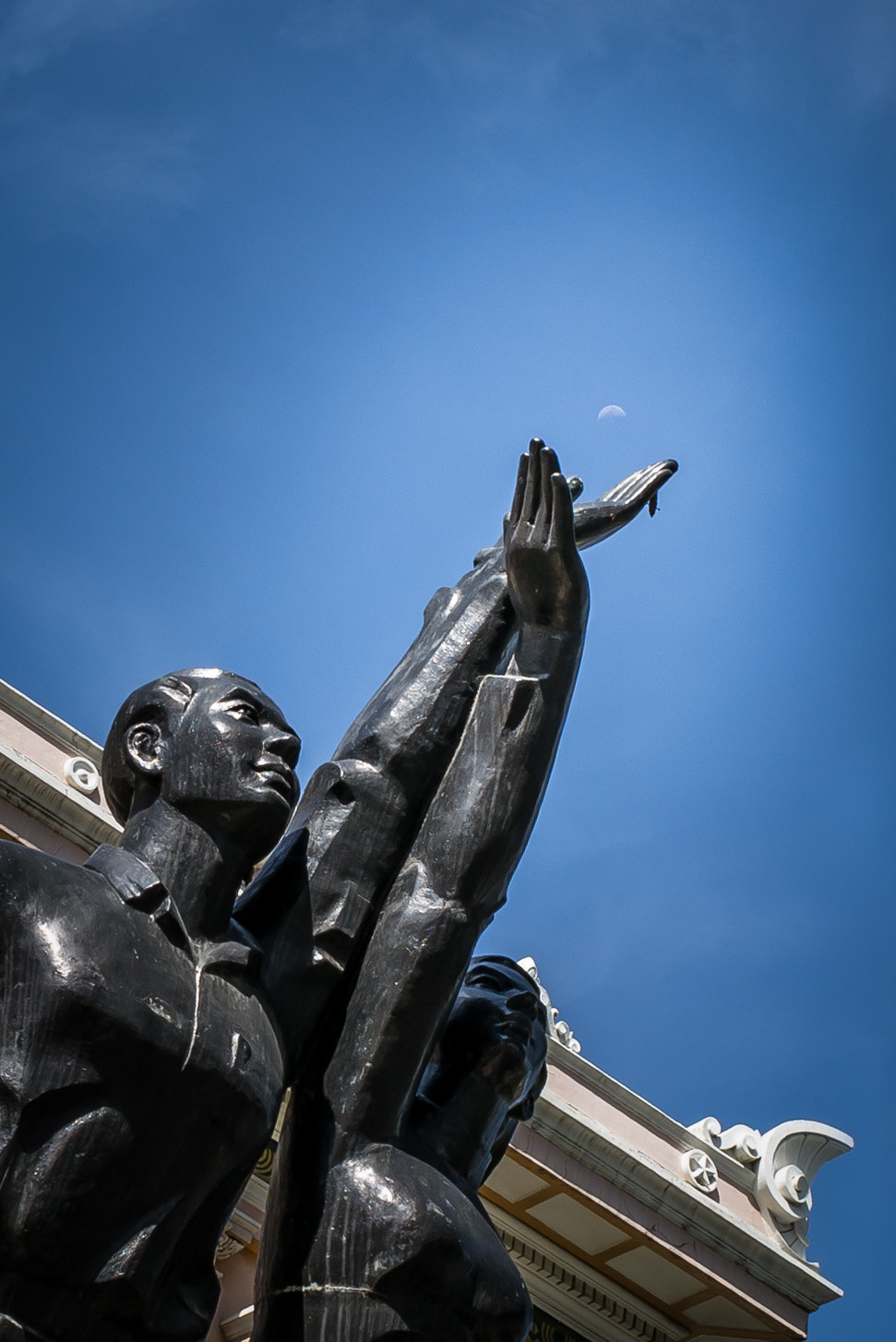 Leica Super-Elmar-M 21mm F3.4 ASPH sample photo. Reach for the moon photography