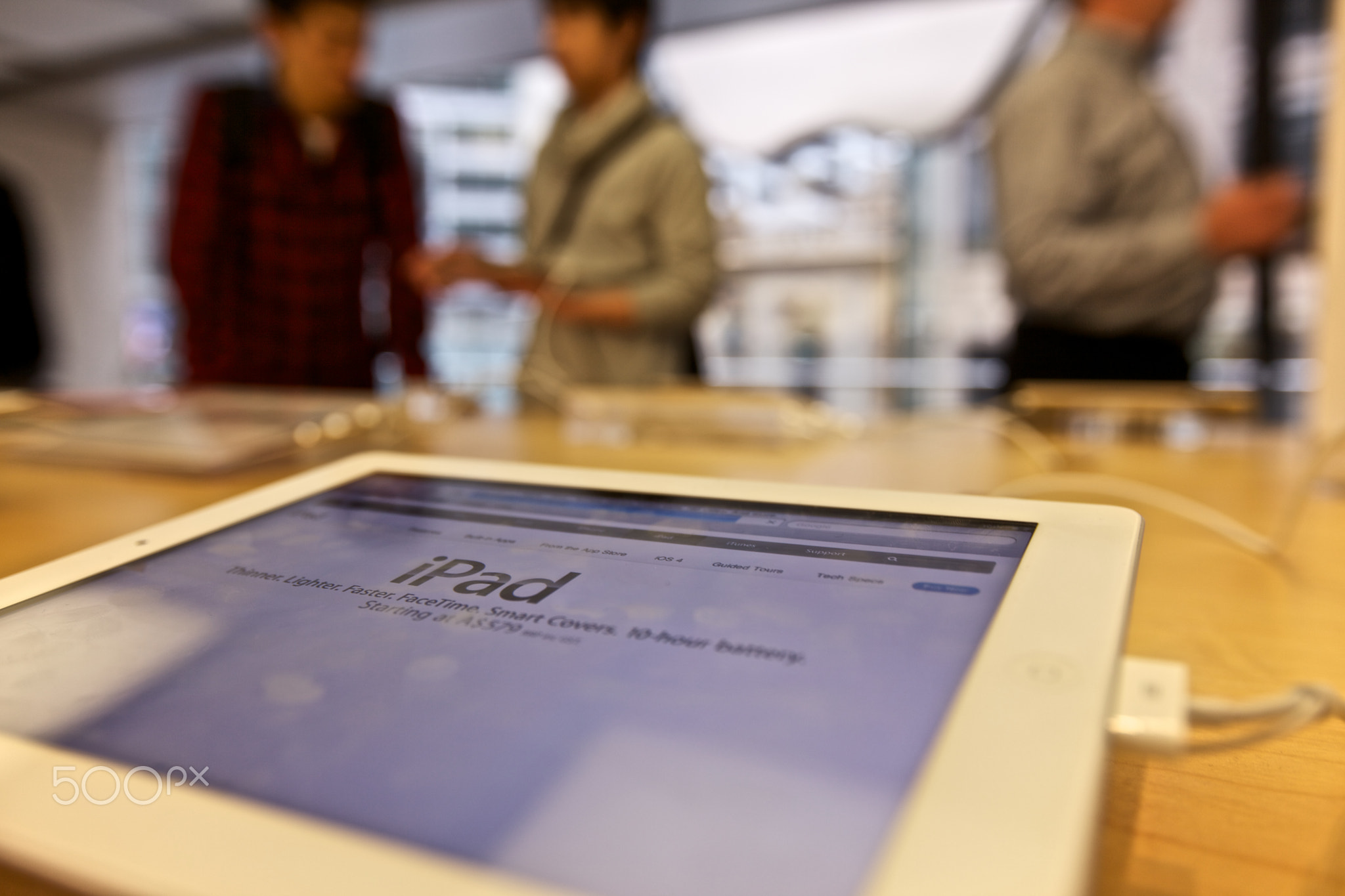 iPad, Apple Store