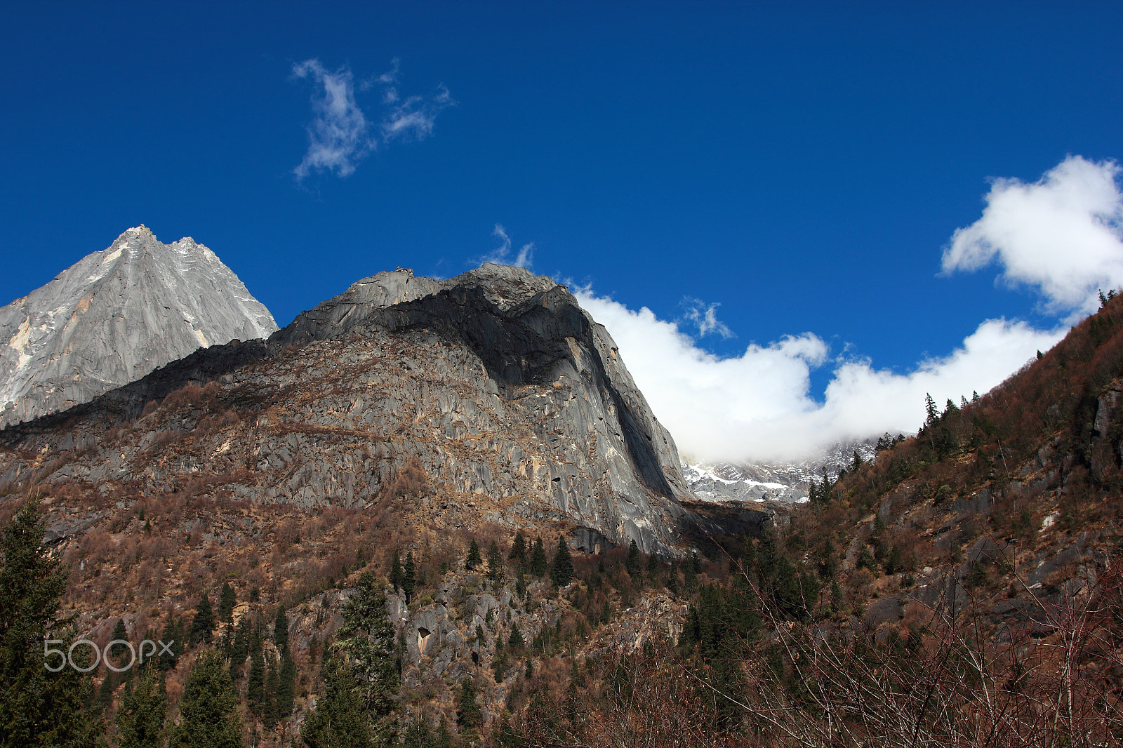 Canon EOS 550D (EOS Rebel T2i / EOS Kiss X4) + Canon EF 24mm F1.4L II USM sample photo. Mountain photography