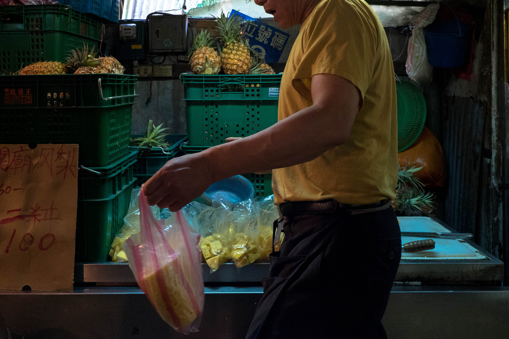 E 35mm F2 sample photo. Pineapple season, taipei photography