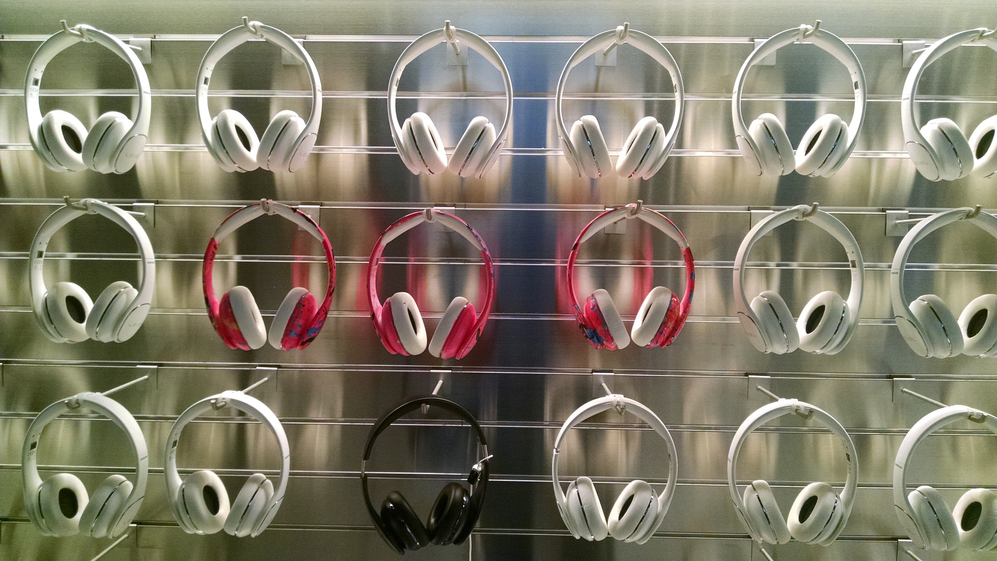 Motorola Droid Mini sample photo. Headphone heaven photography