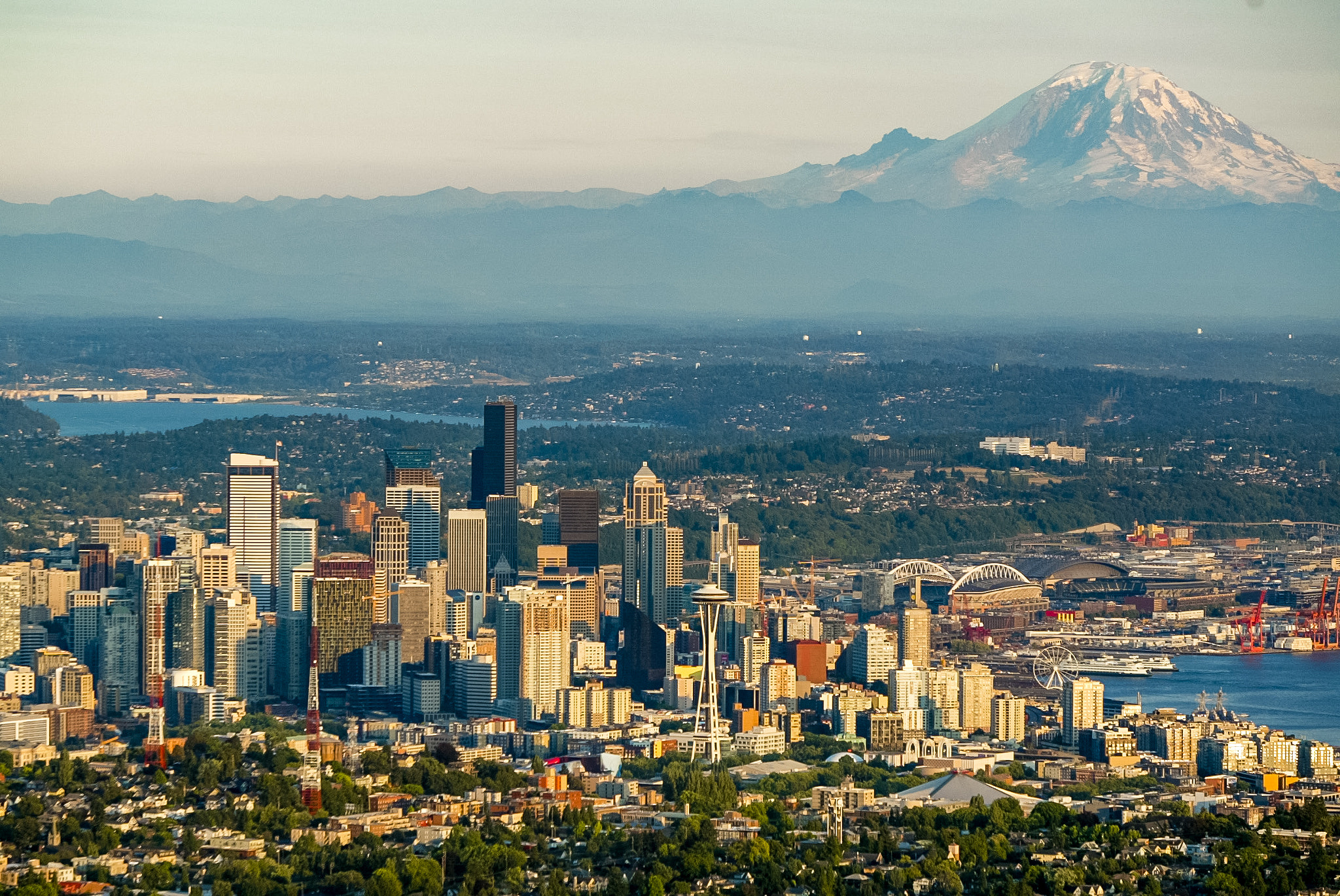 Canon EOS-1D + Canon EF 70-200mm F2.8L IS USM sample photo. Seattle and mt. rainier at golden hour photography