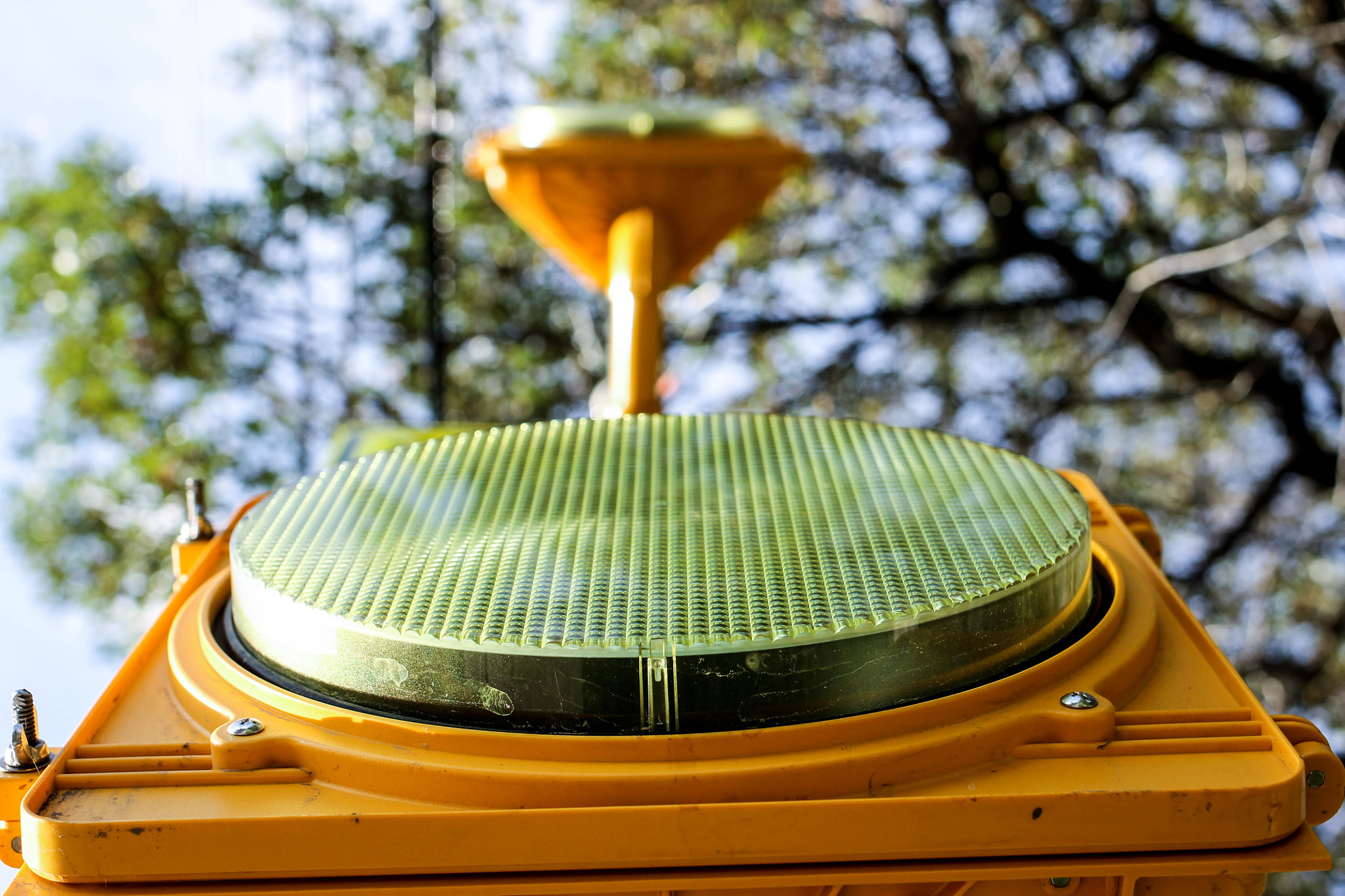 Canon EF 35mm F2 IS USM sample photo. Traffic light photography