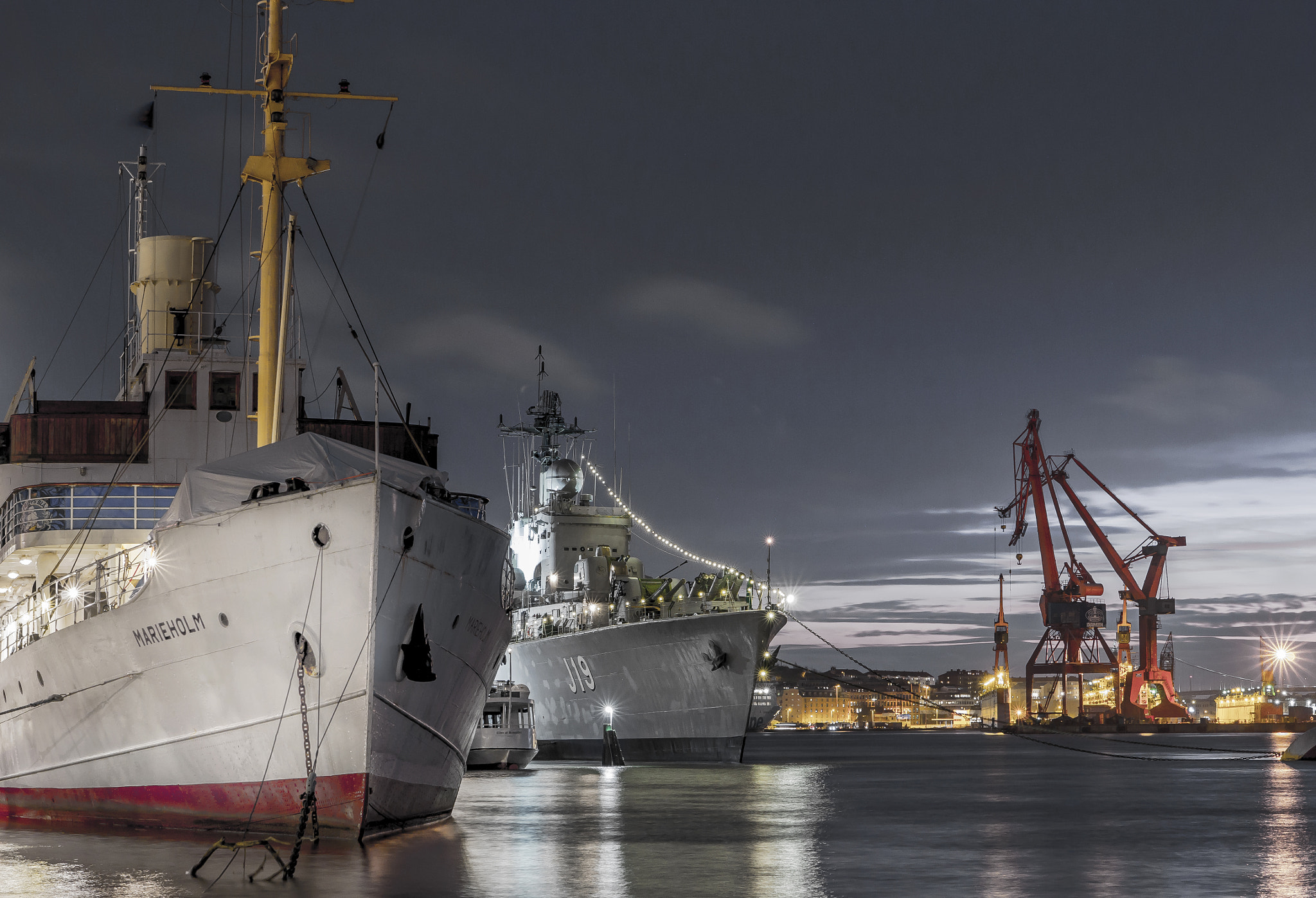 Panasonic Leica DG Nocticron 42.5mm F1.2 ASPH OIS sample photo. Port of gothenburg sweden photography