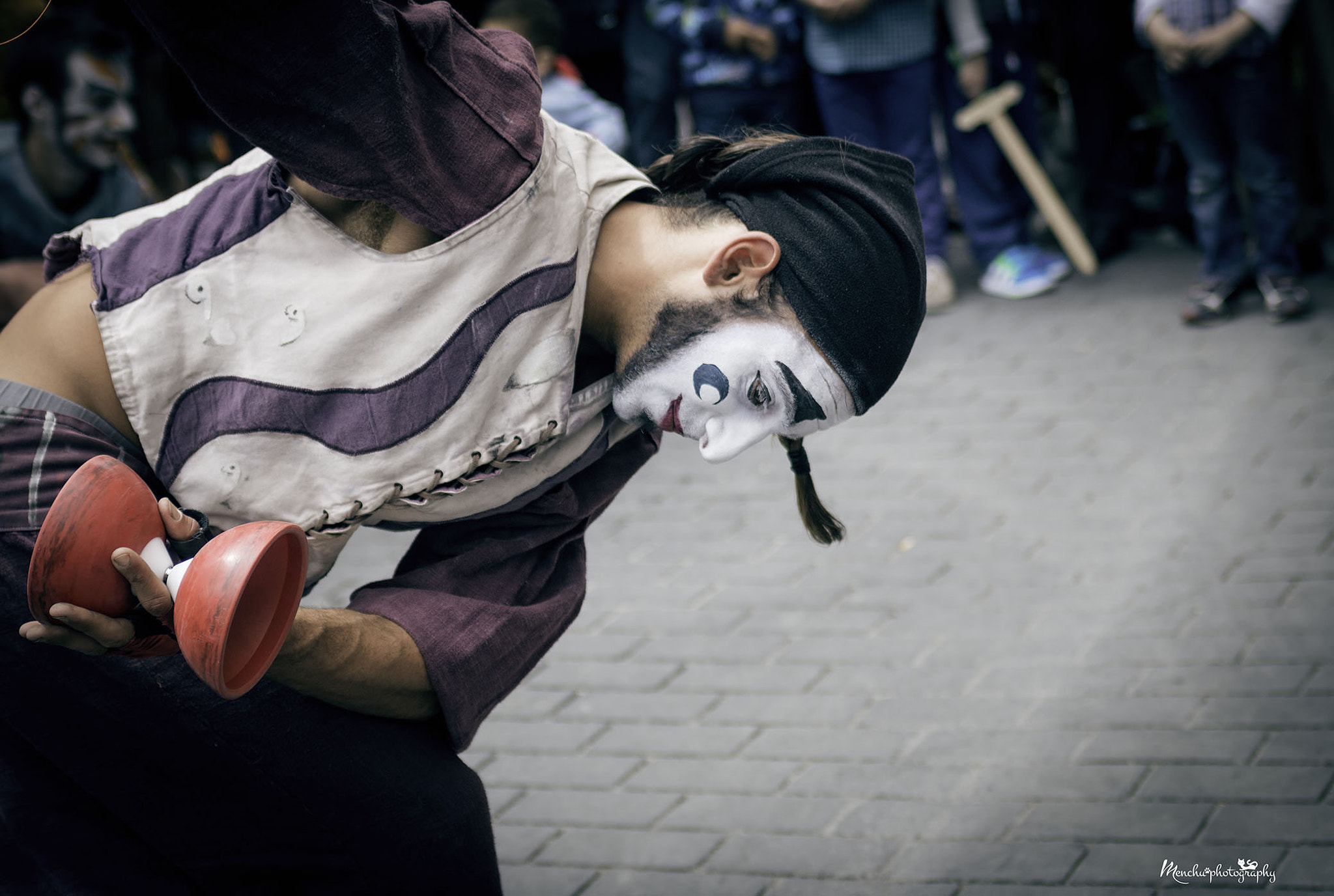 EF28-70mm f/2.8L USM sample photo. Puppeteer photography