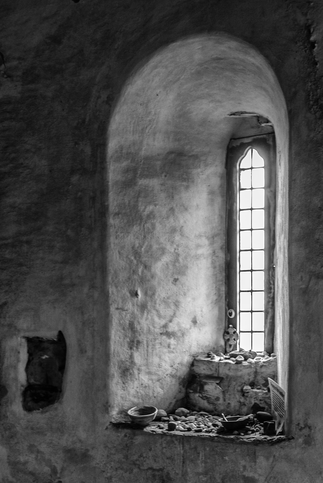 Canon EF 24-70mm F2.8L II USM sample photo. St oran's chapel iona, scotland photography