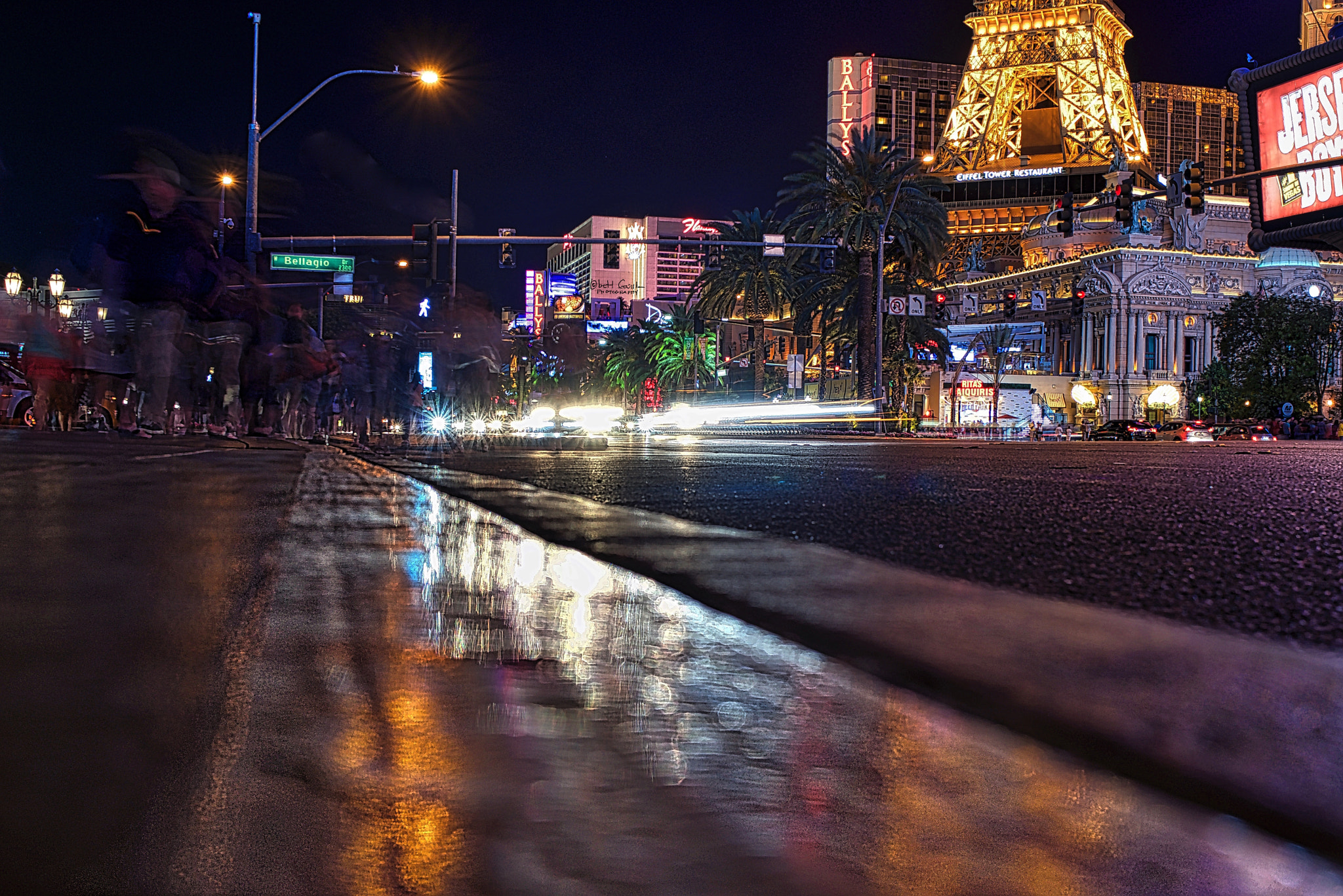 Sony a7R + Sony Distagon T* FE 35mm F1.4 ZA sample photo. Vegas by night photography