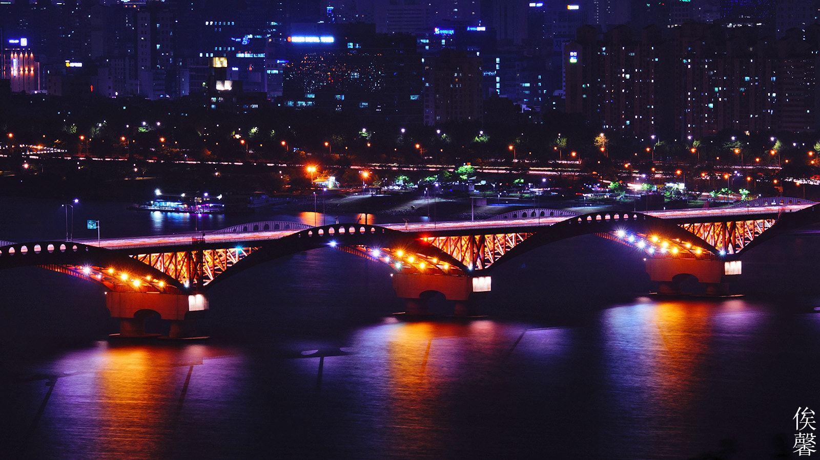 Sony 70-300mm F4.5-5.6 G SSM sample photo. Full-color night view photography