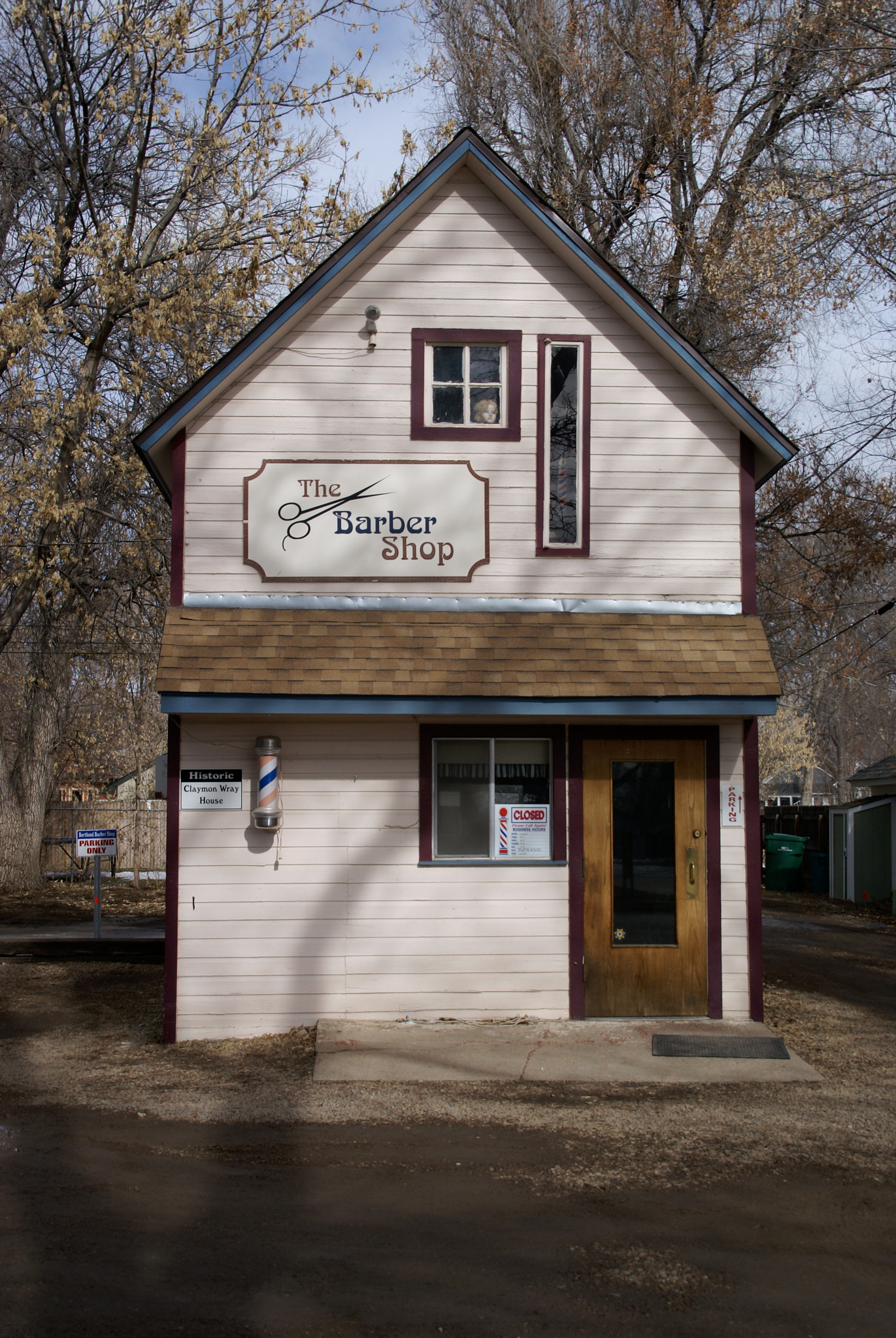 Sony Alpha DSLR-A100 + Sigma DC 18-125mm F4-5,6 D sample photo. Barber shop en vogue photography