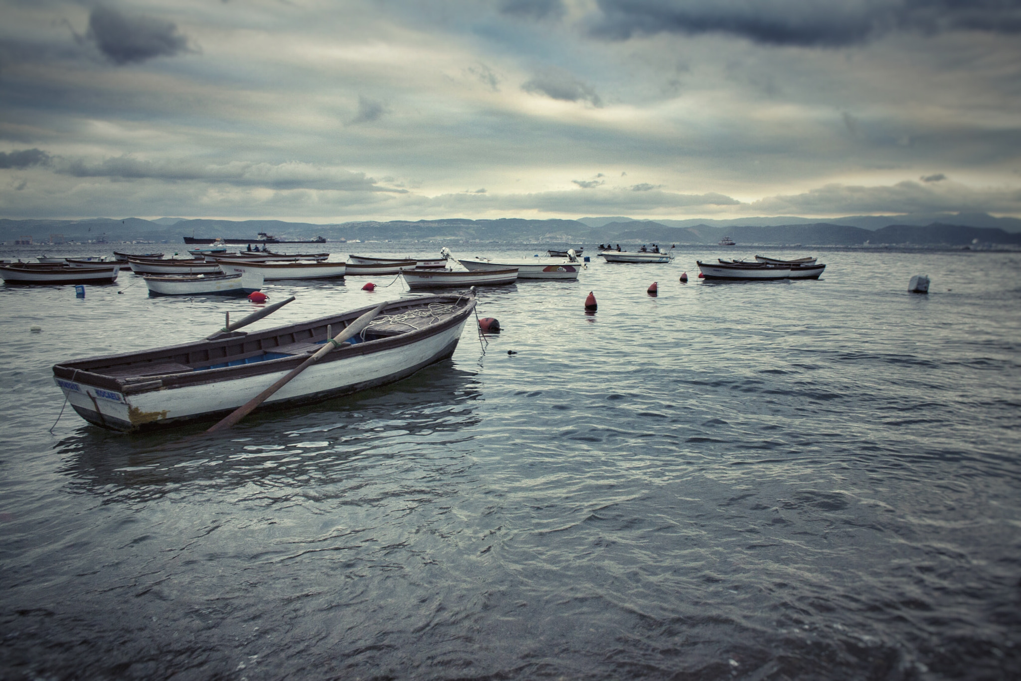 Canon EF-S 18-55mm F3.5-5.6 sample photo. .
"geçer gider herkes.. 
hikayelerdir geriye kalan." 
(murathan mungan) photography