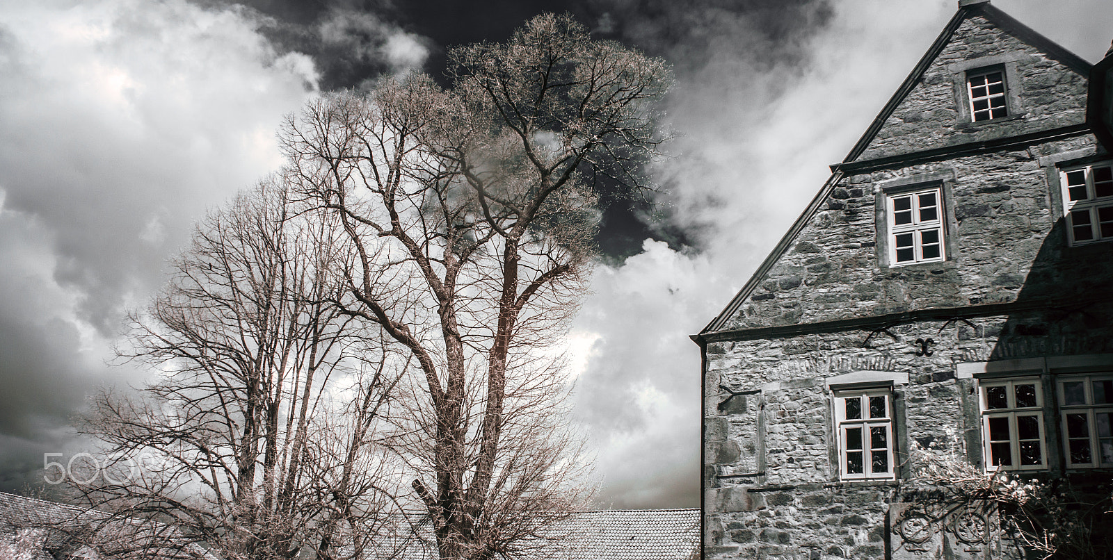 Canon EF-S 18-55mm F3.5-5.6 sample photo. Bleak house photography