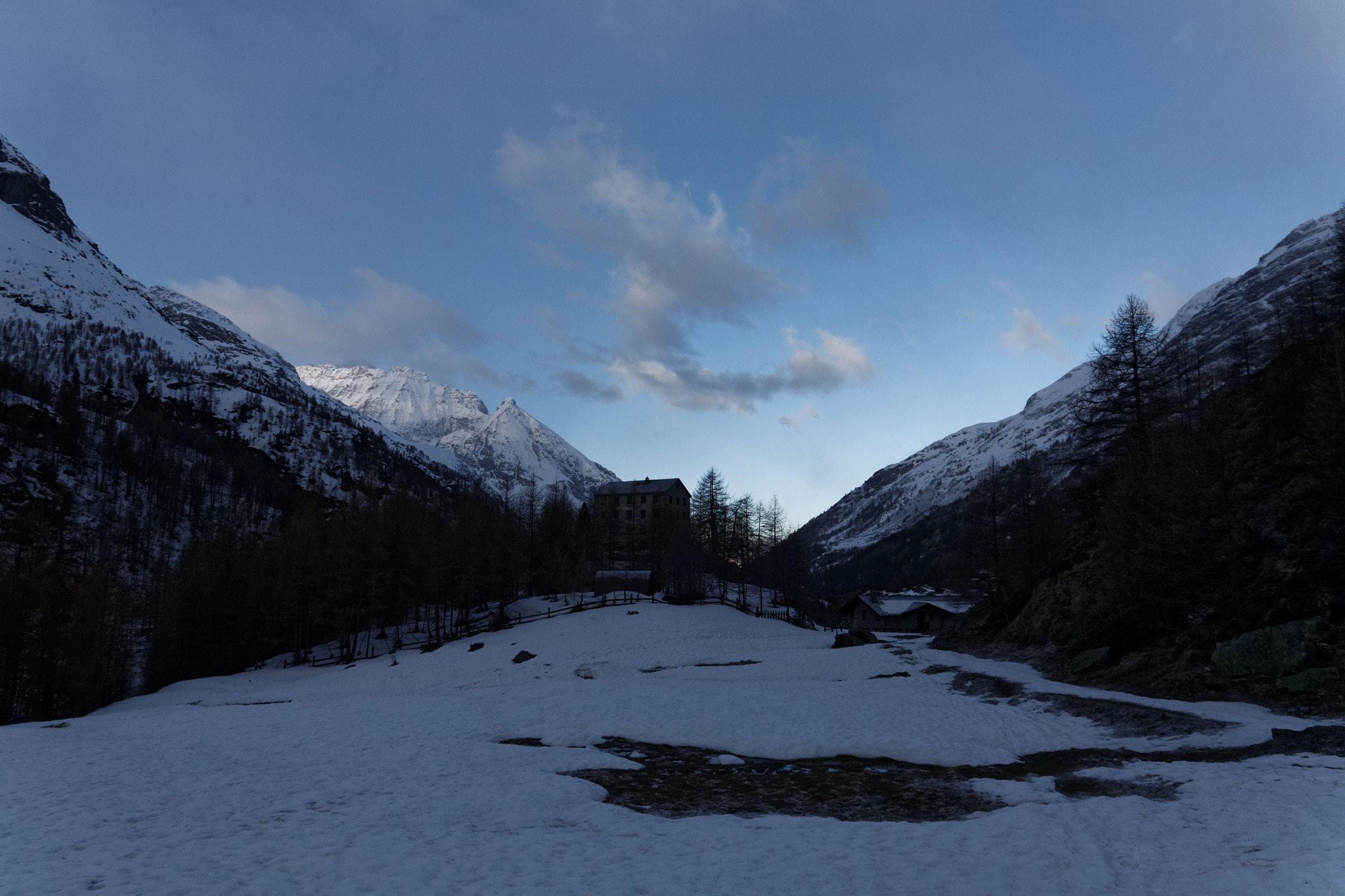 Canon EF 24-105mm F3.5-5.6 IS STM sample photo. Morning symmetry photography