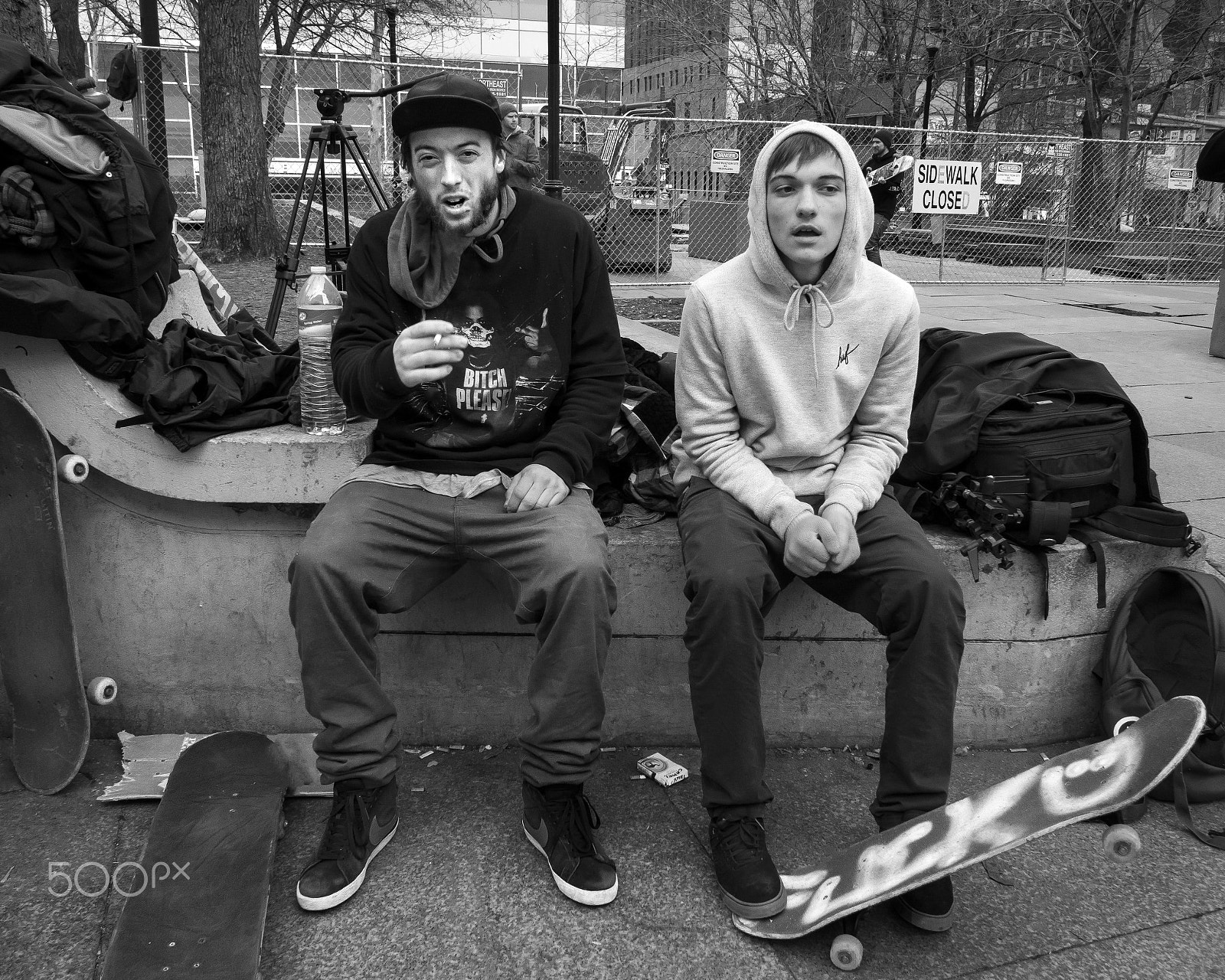 Panasonic Lumix DMC-GX8 + Panasonic Lumix G 14mm F2.5 ASPH sample photo. Two boarders - love park, 2016 photography