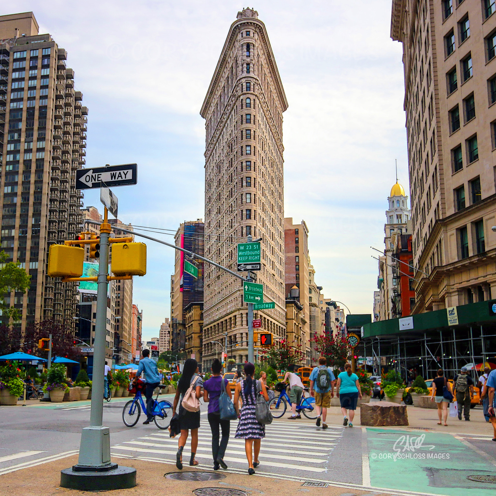 Canon EOS 70D + Canon EF 11-24mm F4L USM sample photo. Fifth and broadway photography