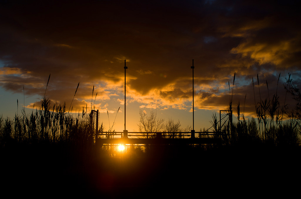 Pentax K-30 sample photo. Levé de soleil sur une petite écluse photography