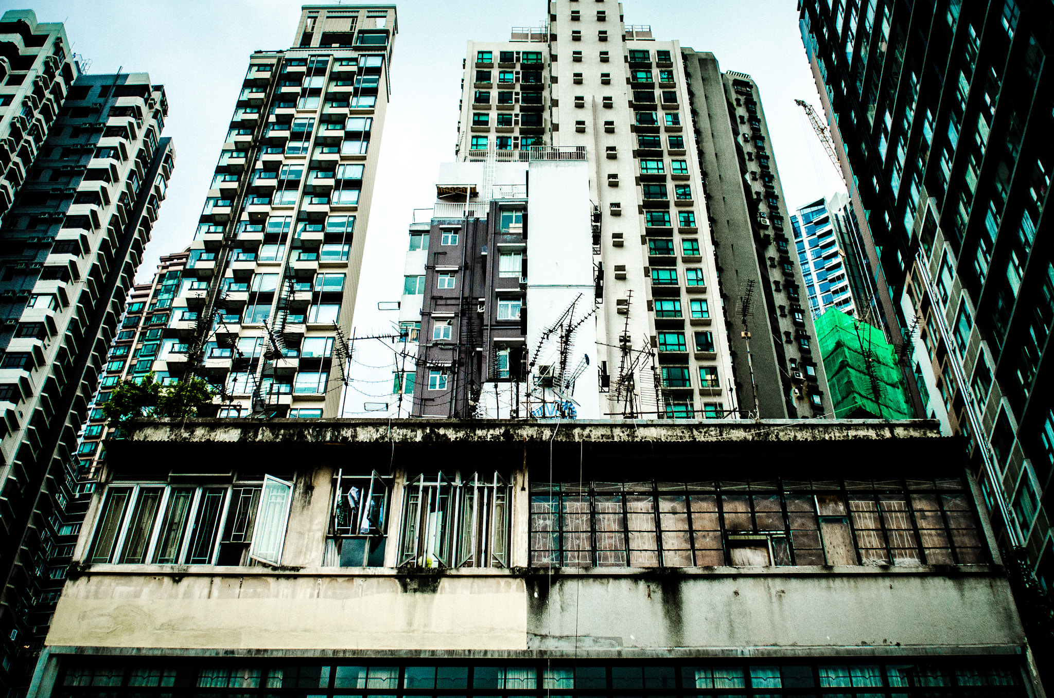 Nikon D7000 + Nikon AF Nikkor 24mm F2.8D sample photo. Stairs photography