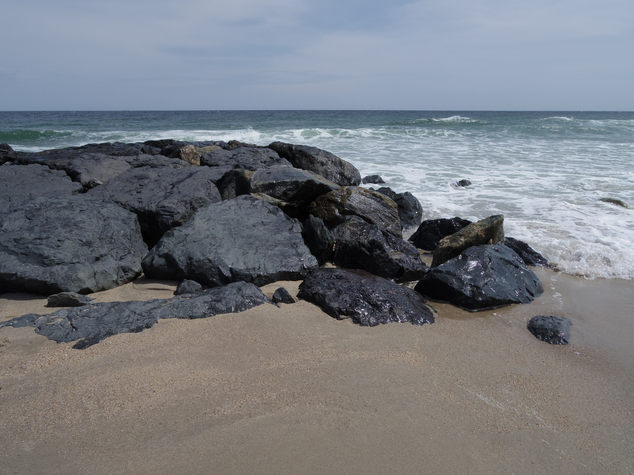 Pentax 02 Standard Zoom sample photo. Black rock groyne photography
