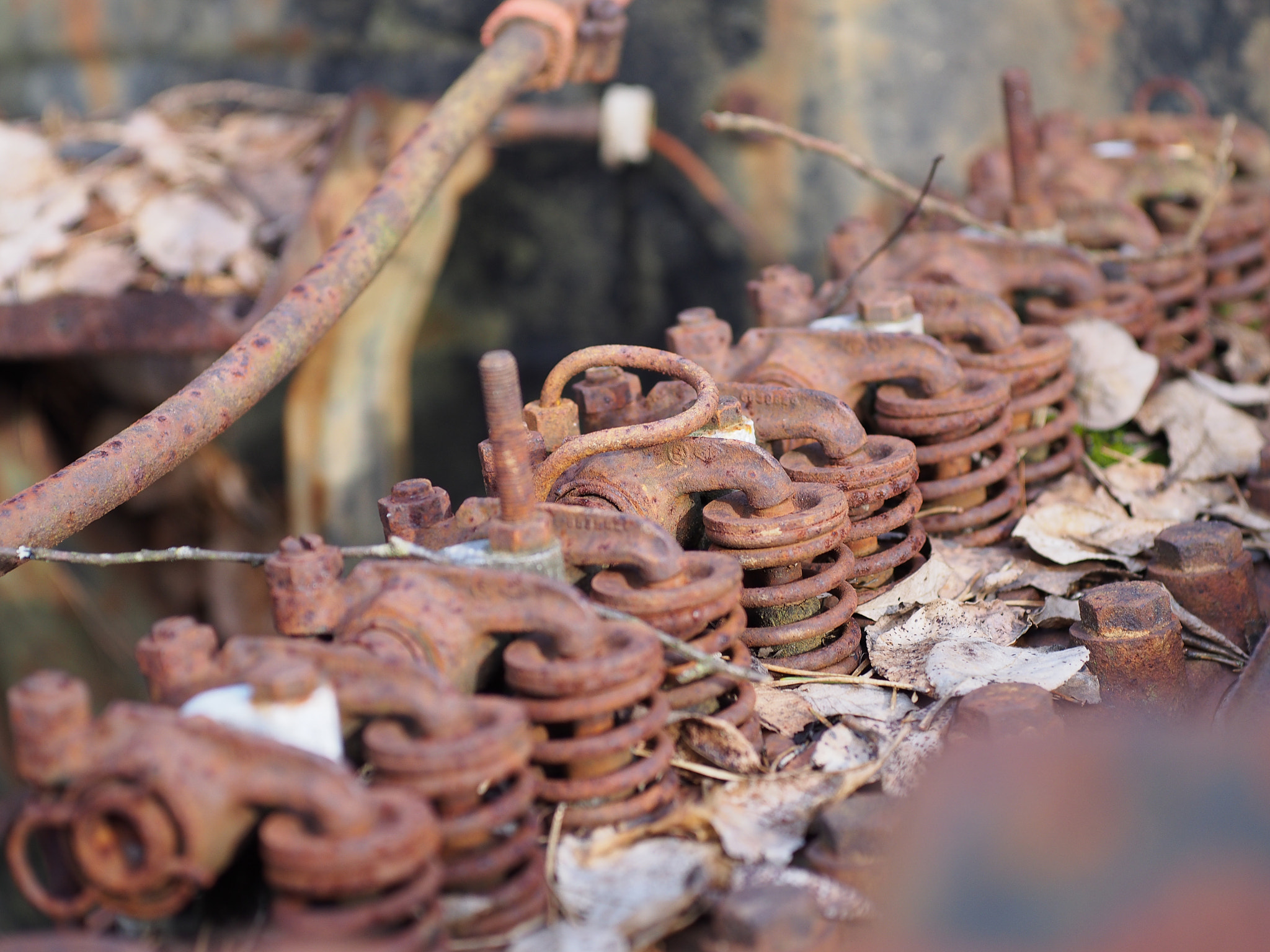 Olympus PEN E-PL5 + Sigma 60mm F2.8 DN Art sample photo. Junkyard bilkyrkogården photography