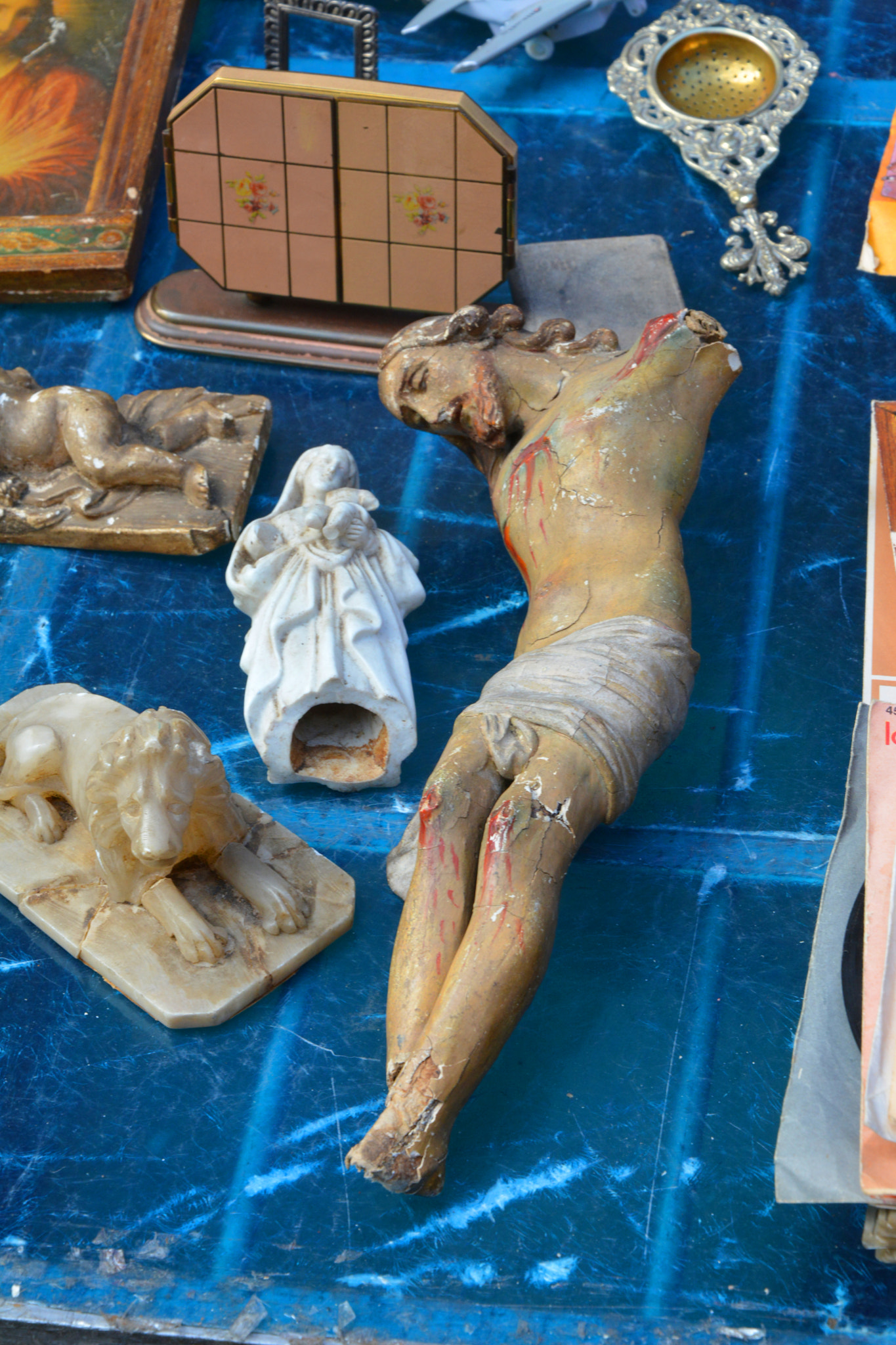 AF Zoom-Nikkor 35-80mm f/4-5.6D sample photo. Roads of rome - jesus christ in the street photography