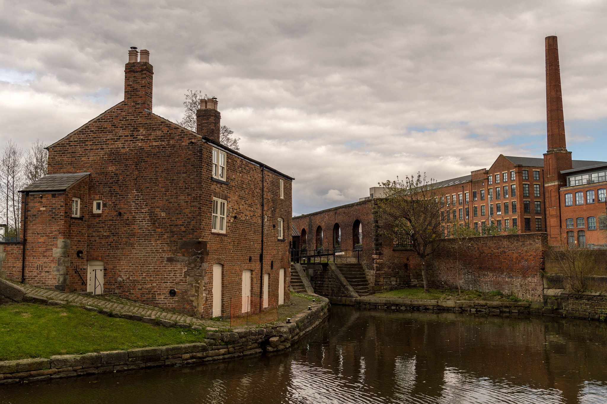 Nikon D3200 + Nikon AF-S Nikkor 20mm F1.8G ED sample photo. Ashton canal - manchester photography