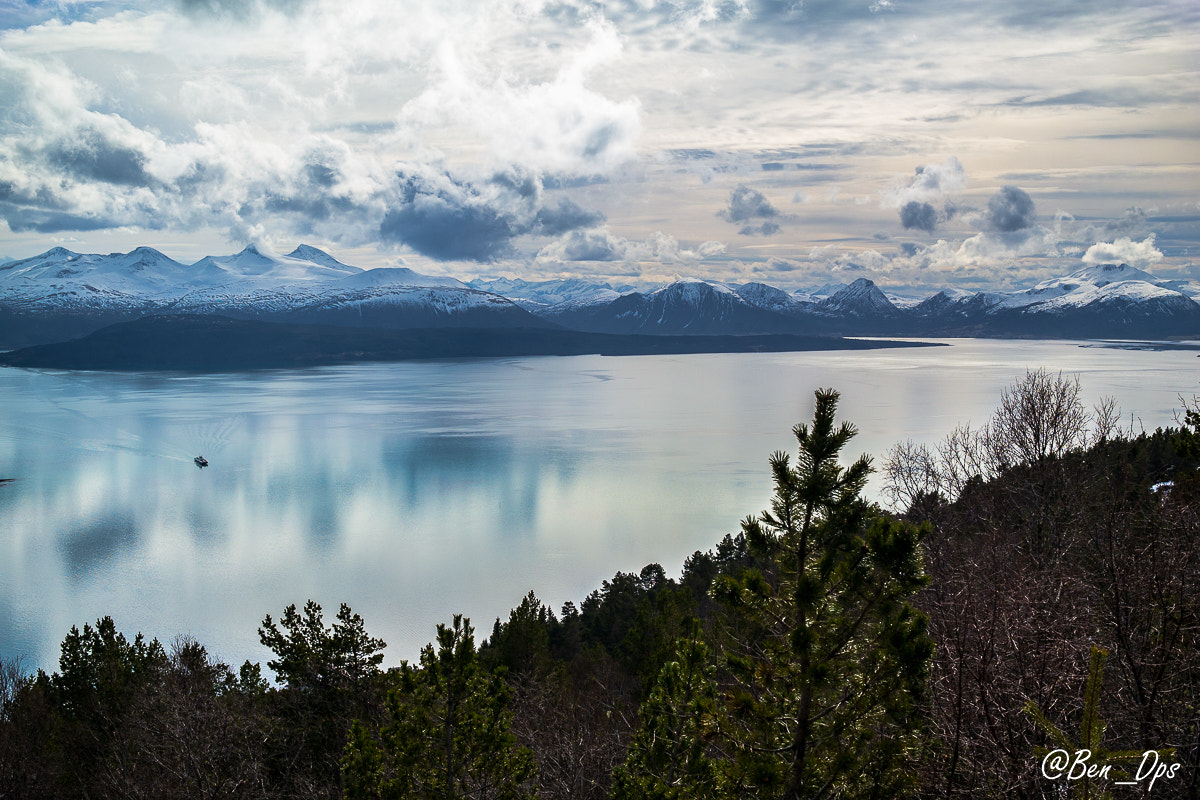 Samsung NX300 + Samsung NX 30mm F2 Pancake sample photo. Sea reflection in molde, norway photography