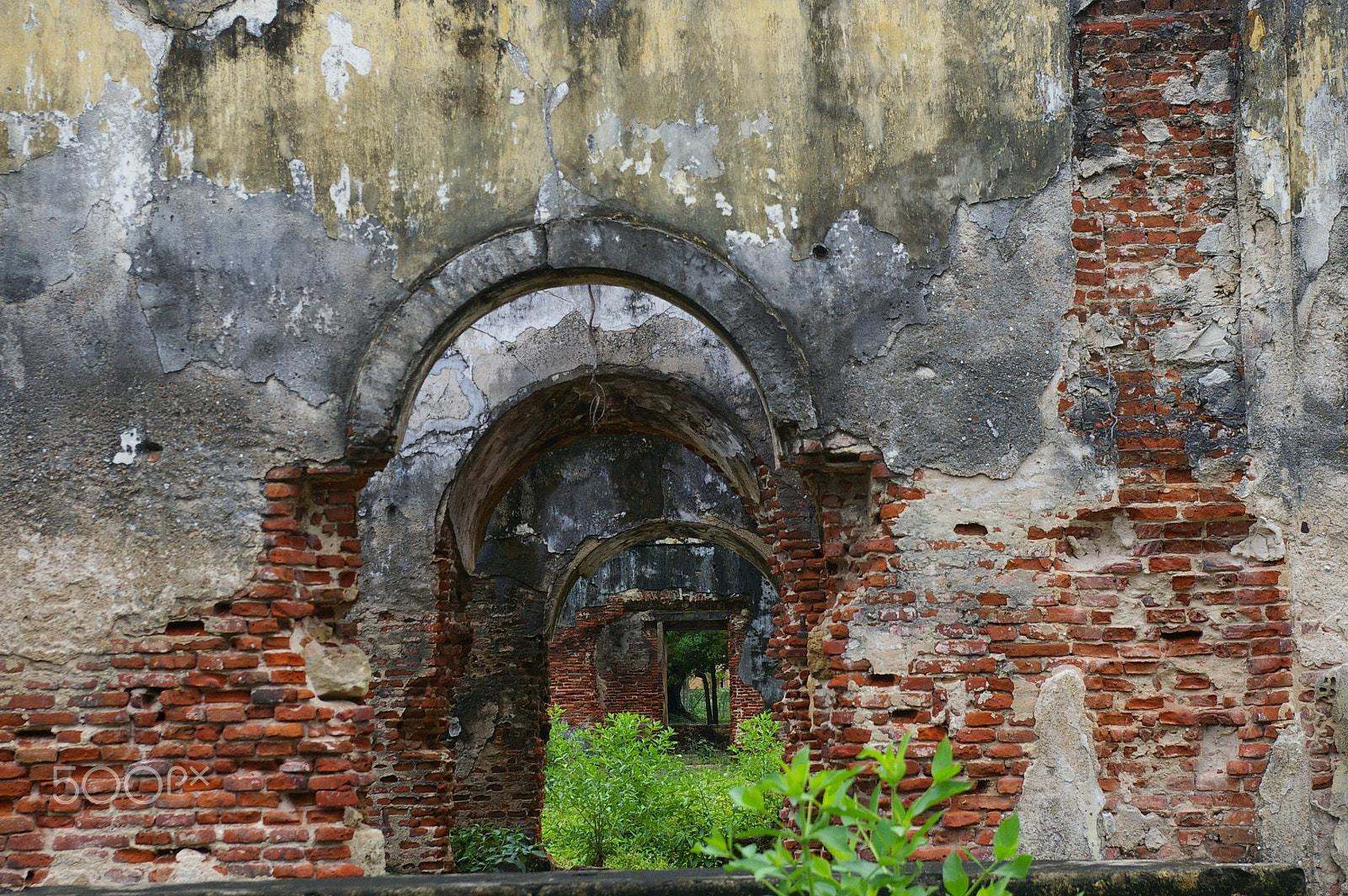 Pentax *ist DL2 sample photo. Through the arches photography