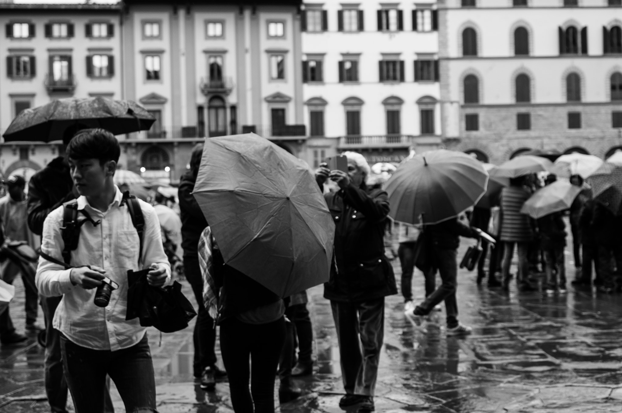 Pentax K-r + Pentax smc DA 35mm F2.4 AL sample photo. Firenze quando piove photography
