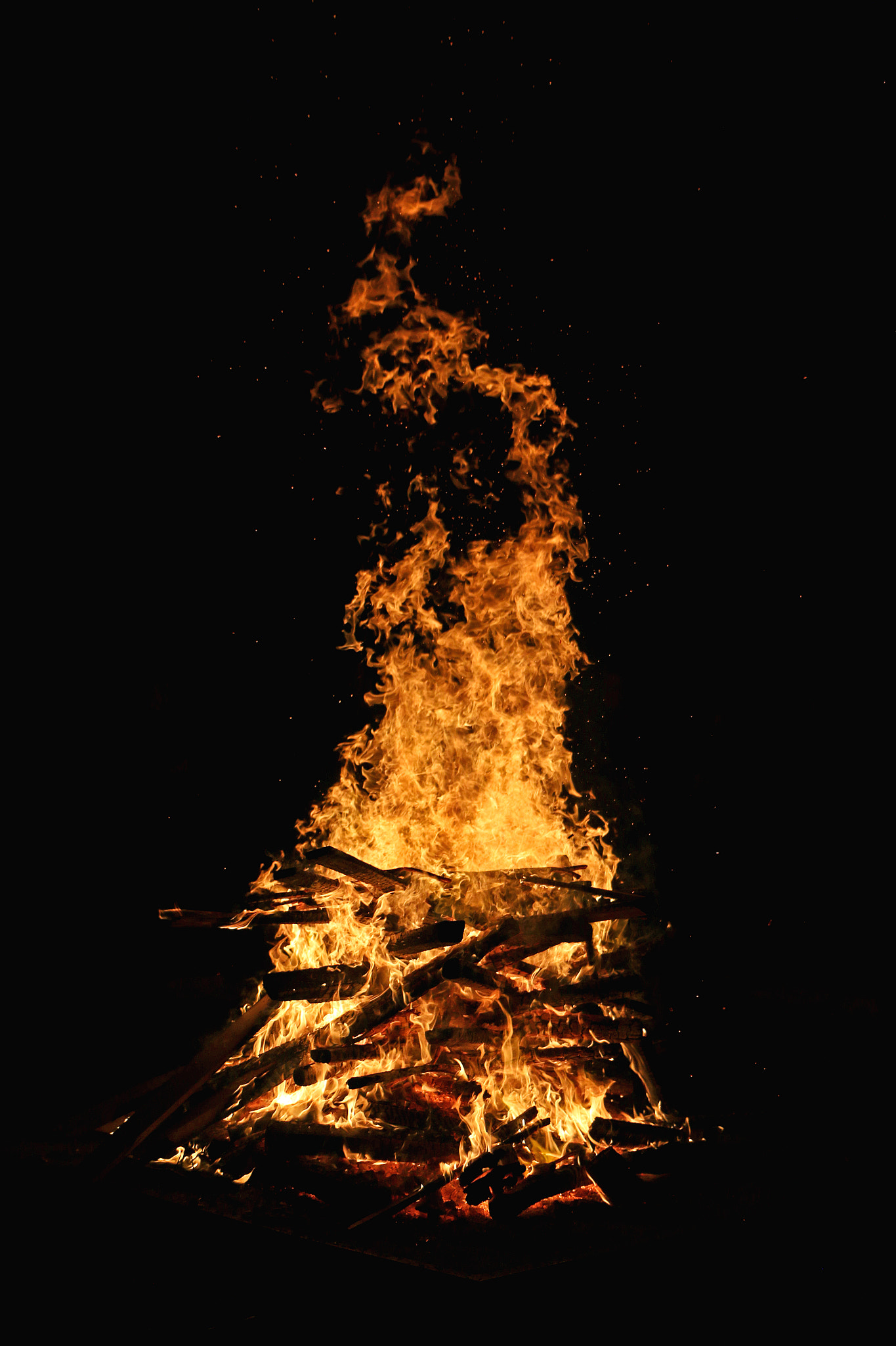 Canon EF-S 17-55mm F2.8 IS USM sample photo. On fire photography