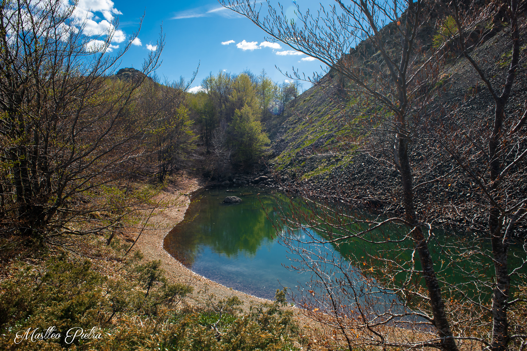 Nikon D700 + AF Nikkor 24mm f/2.8 sample photo. Lago bino photography