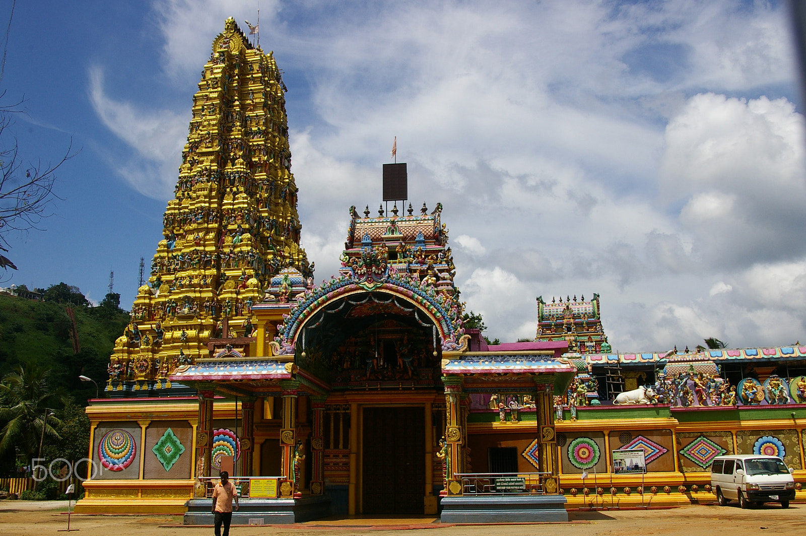 Pentax *ist DL2 sample photo. Temple colours photography