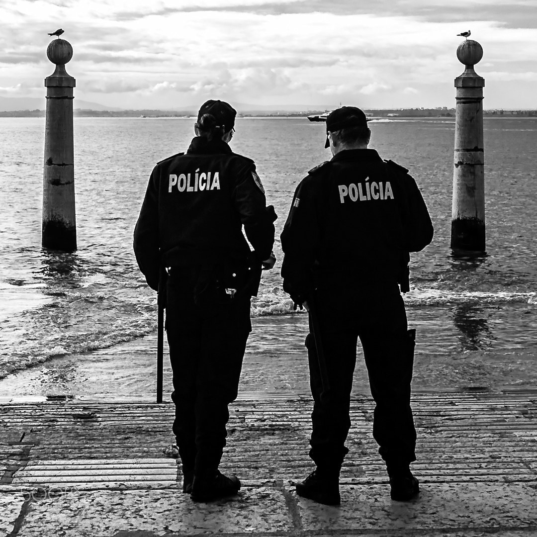 Canon EOS 40D + Tokina AT-X Pro 12-24mm F4 (IF) DX sample photo. Lisbon policemen photography