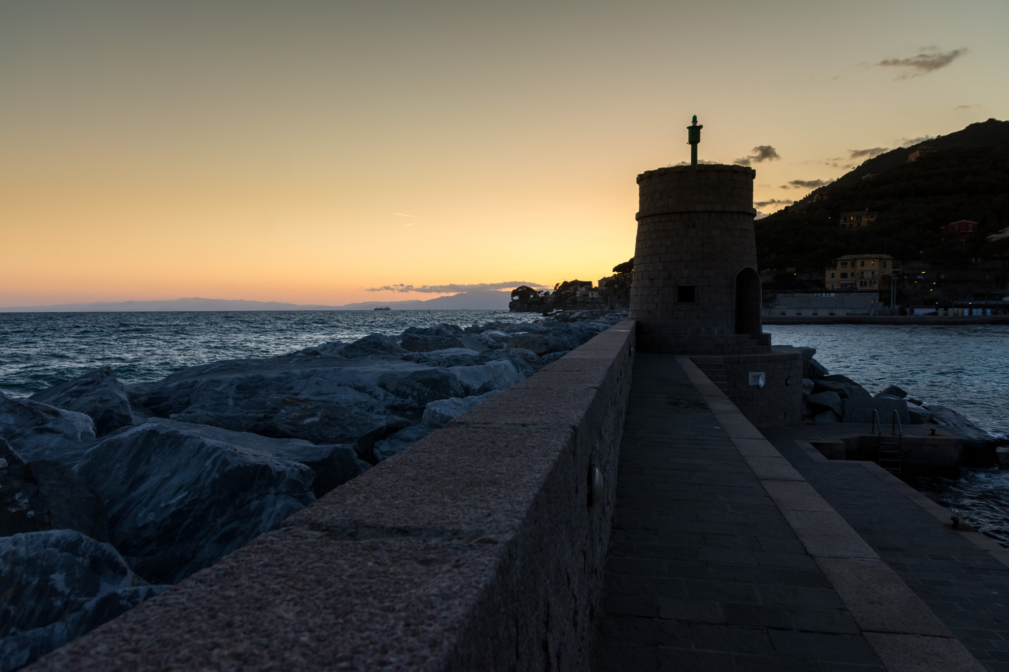 Sigma 17-70mm F2.8-4 DC Macro OS HSM | C sample photo. Looking at the sea photography
