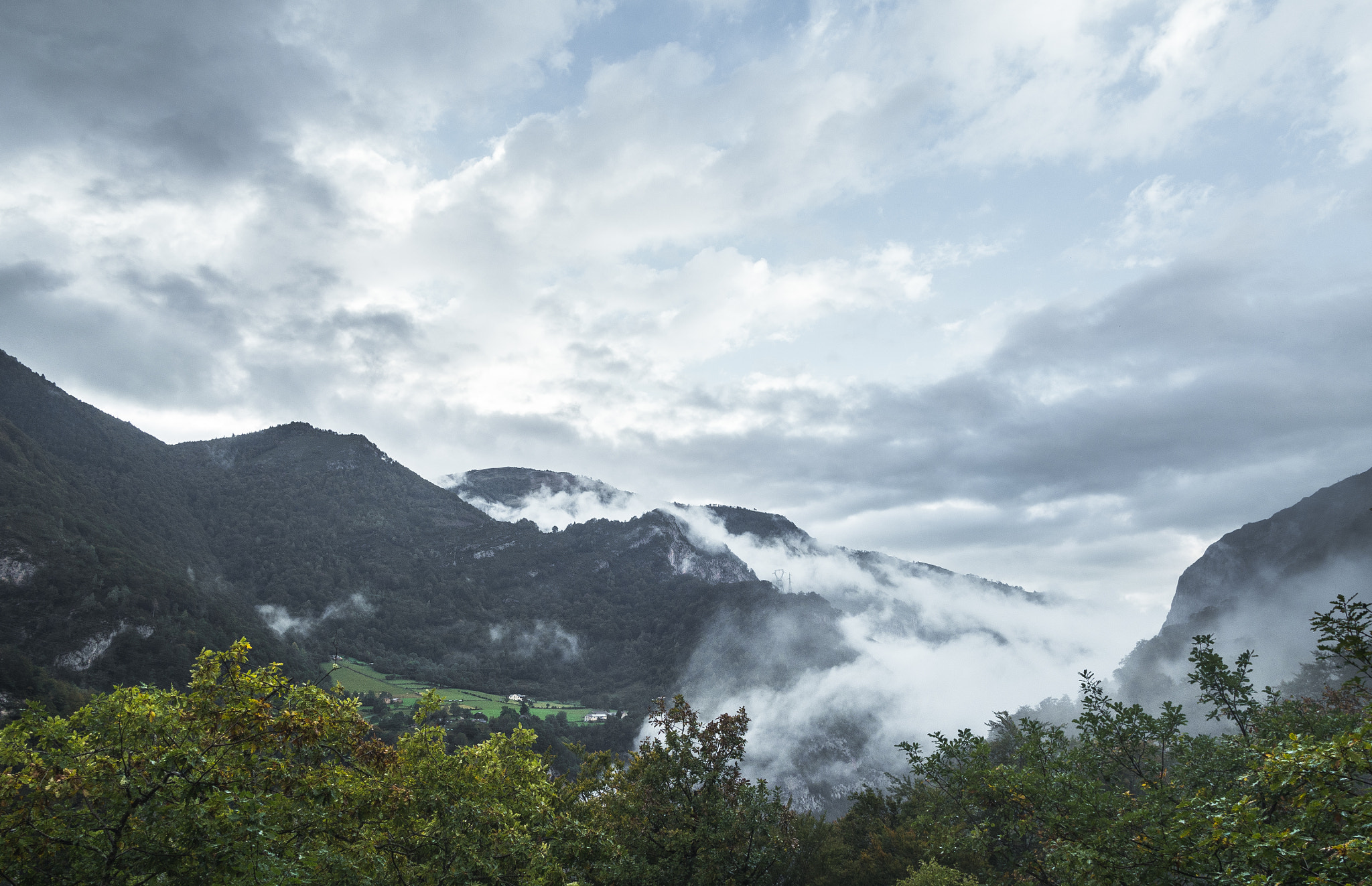 OLYMPUS M.12mm F2.0 Ltd Blk sample photo. Clouds photography