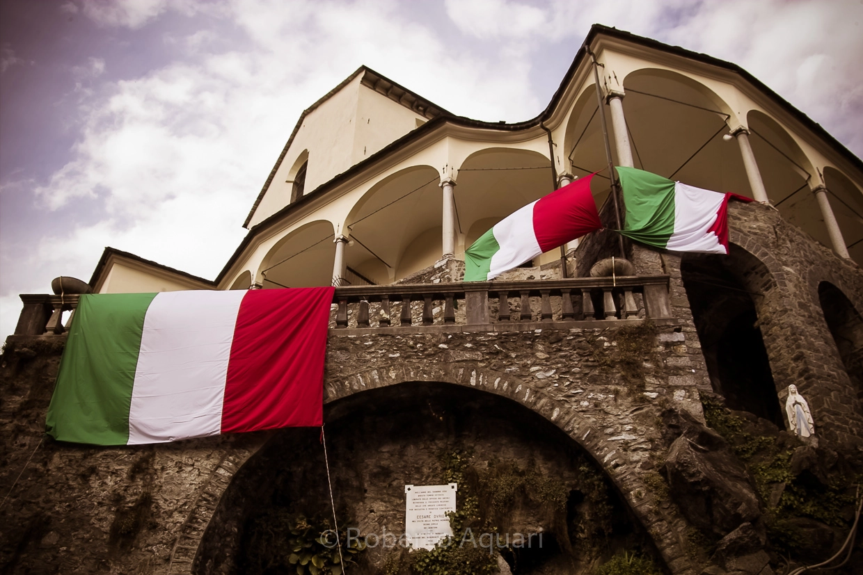 Sigma SD10 sample photo. Varallo photography