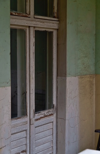 Sigma 18-200mm F3.5-6.3 DC OS HSM sample photo. Neighbours balcon photography