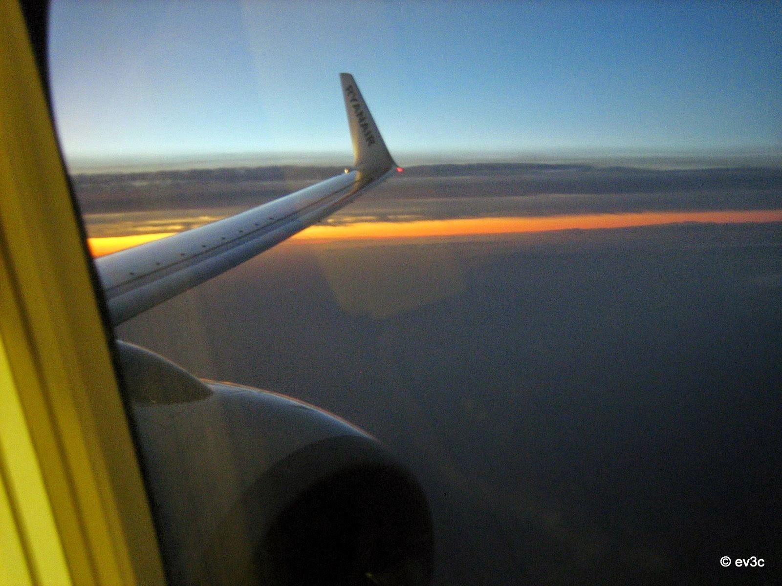 Canon DIGITAL IXUS 50 sample photo. Flying in a red sunset. photography