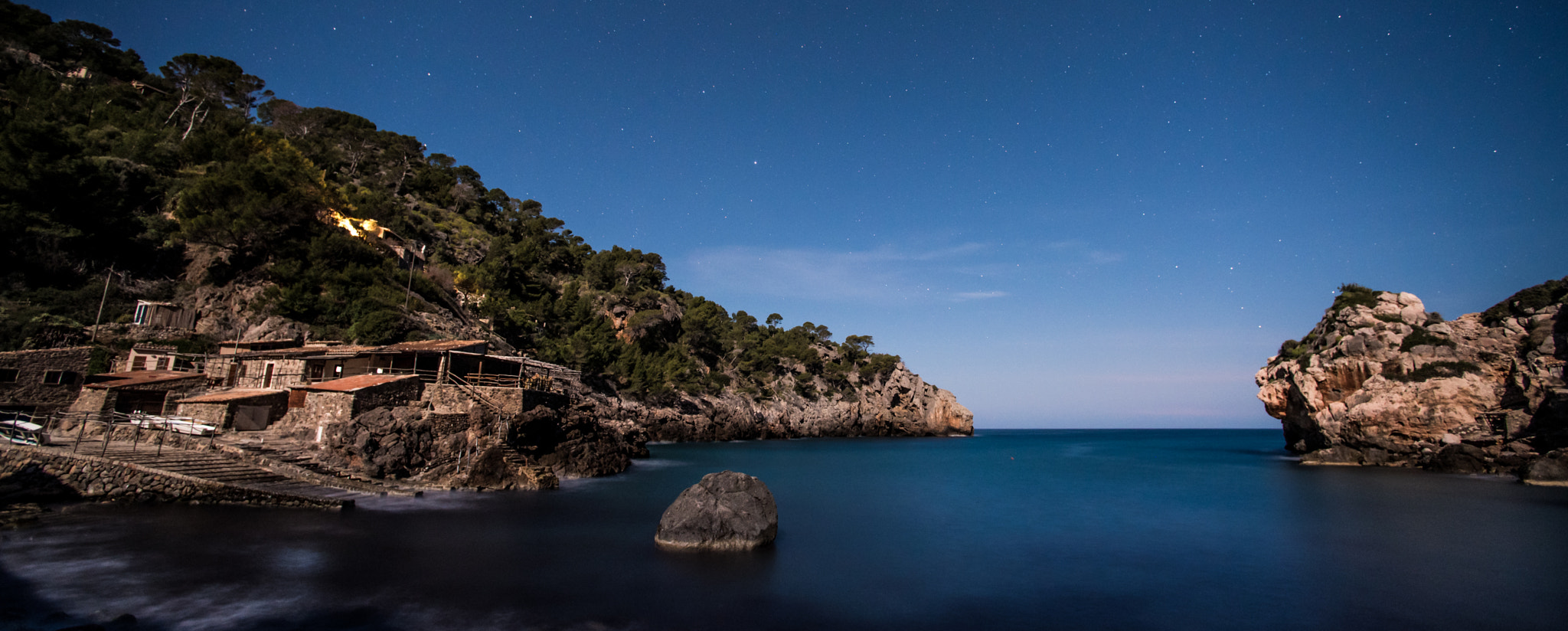 Nikon D750 + Nikon AF Nikkor 14mm F2.8D ED sample photo. Nocturna cala de deia, mallorca photography