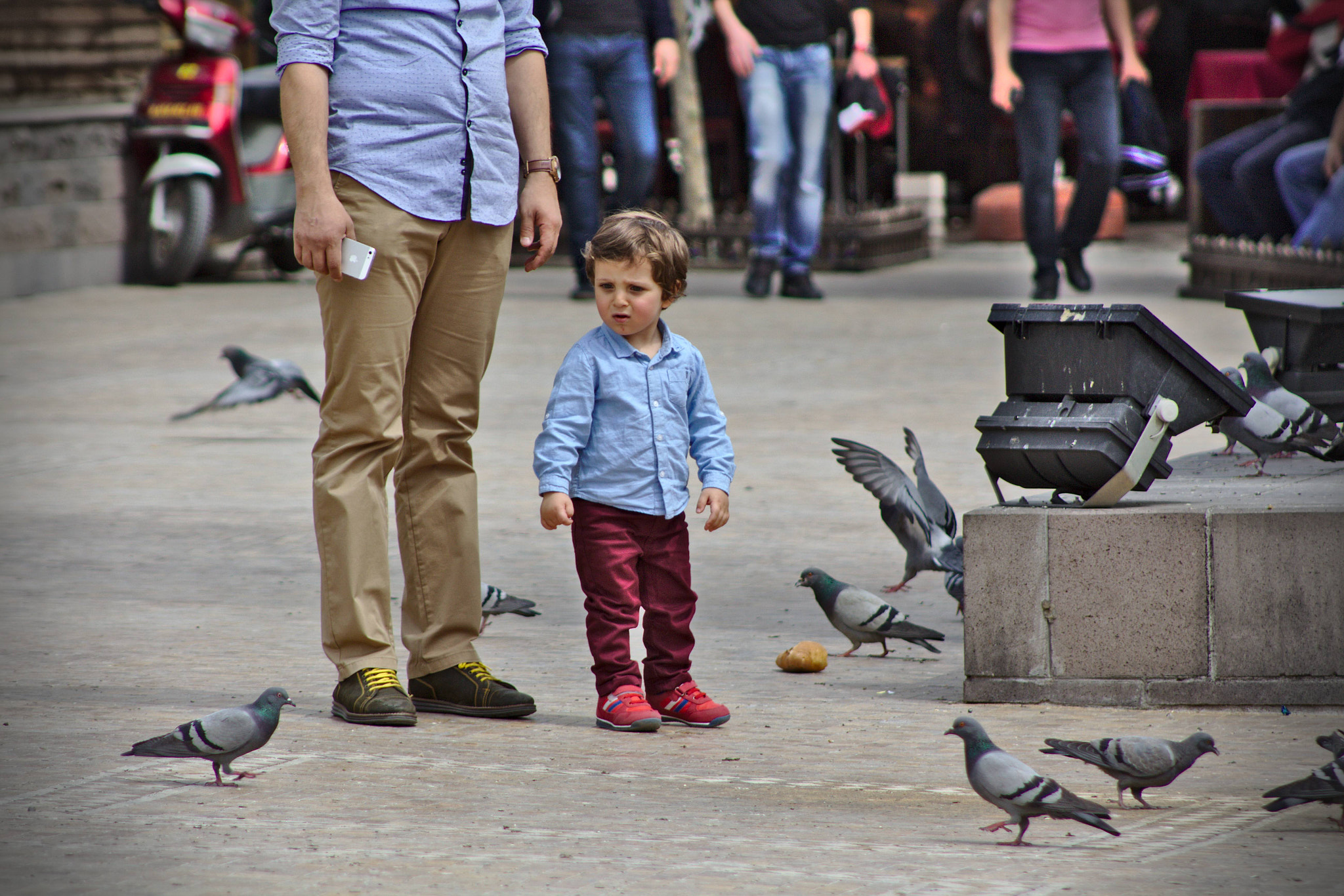 Canon EF 75-300mm f/4-5.6 USM sample photo. Children in the city photography